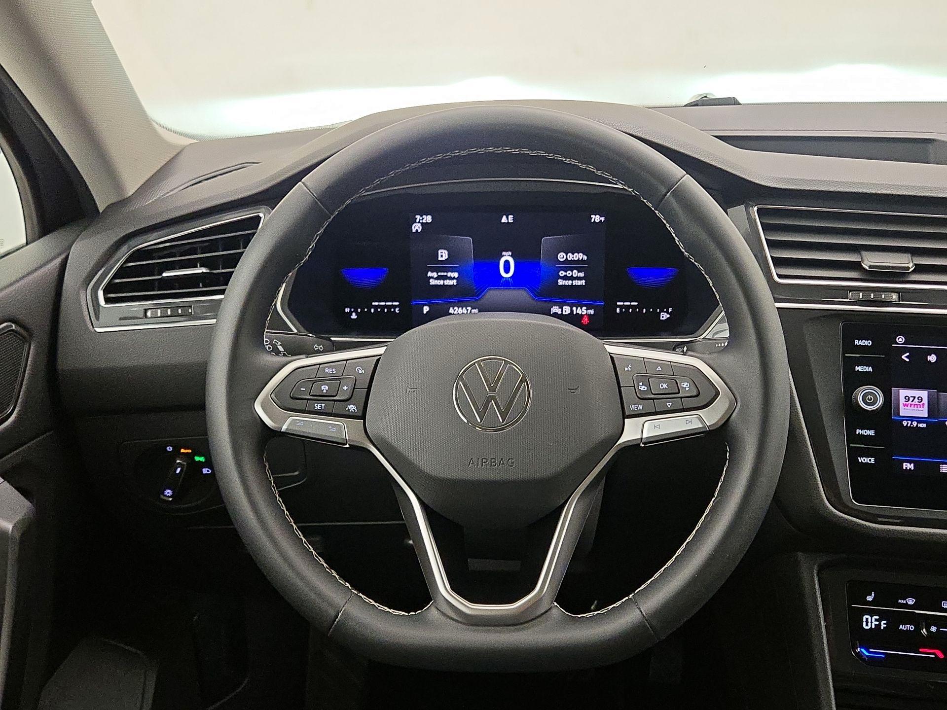 Thumbnail: 2023 Volkswagen Tiguan - 10