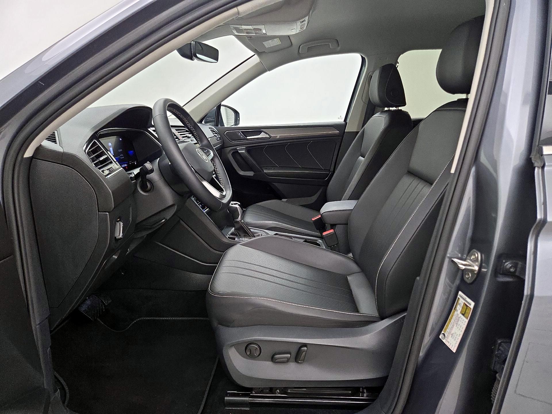 Thumbnail: 2023 Volkswagen Tiguan - 11