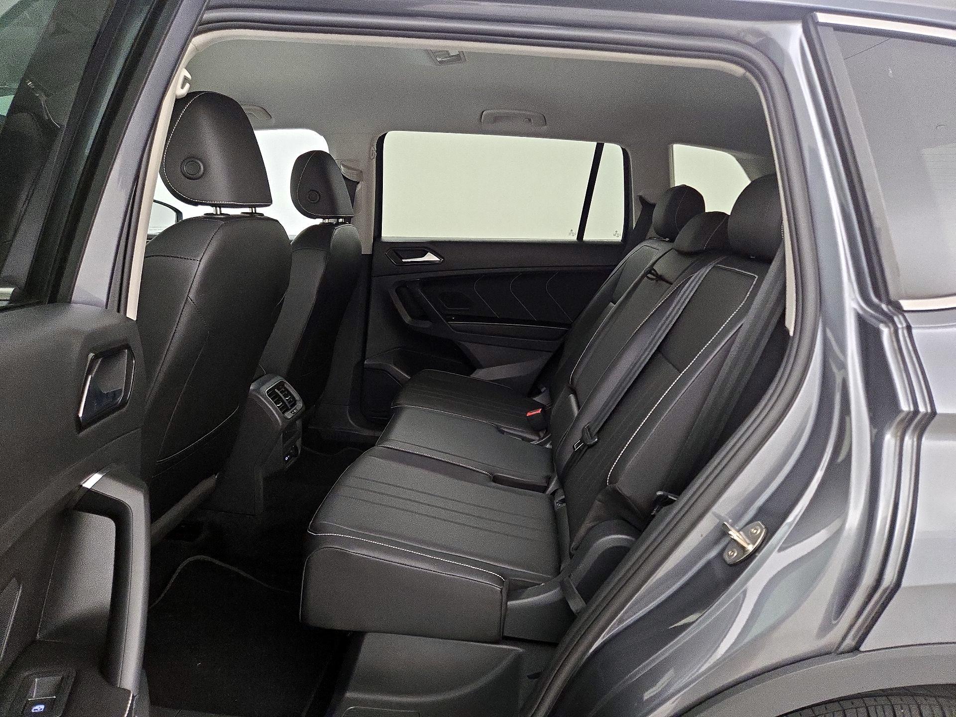 Thumbnail: 2023 Volkswagen Tiguan - 19