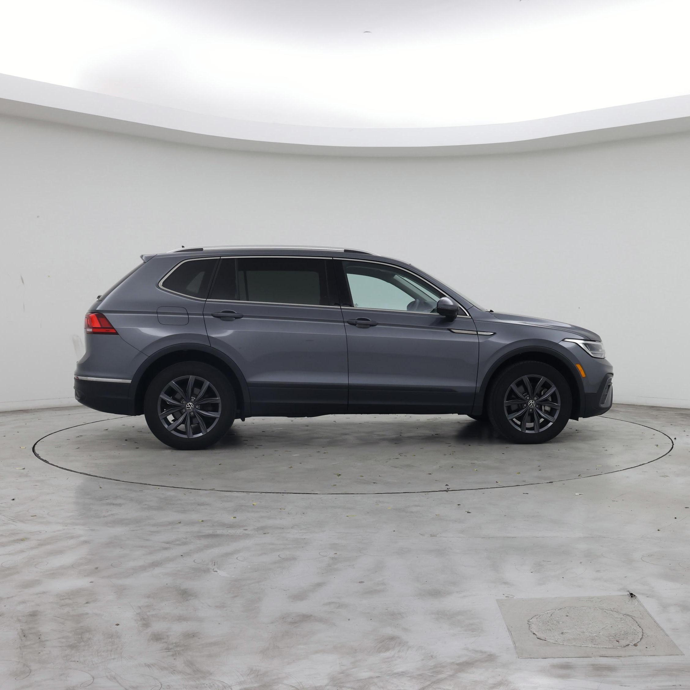 Thumbnail: 2023 Volkswagen Tiguan - 7
