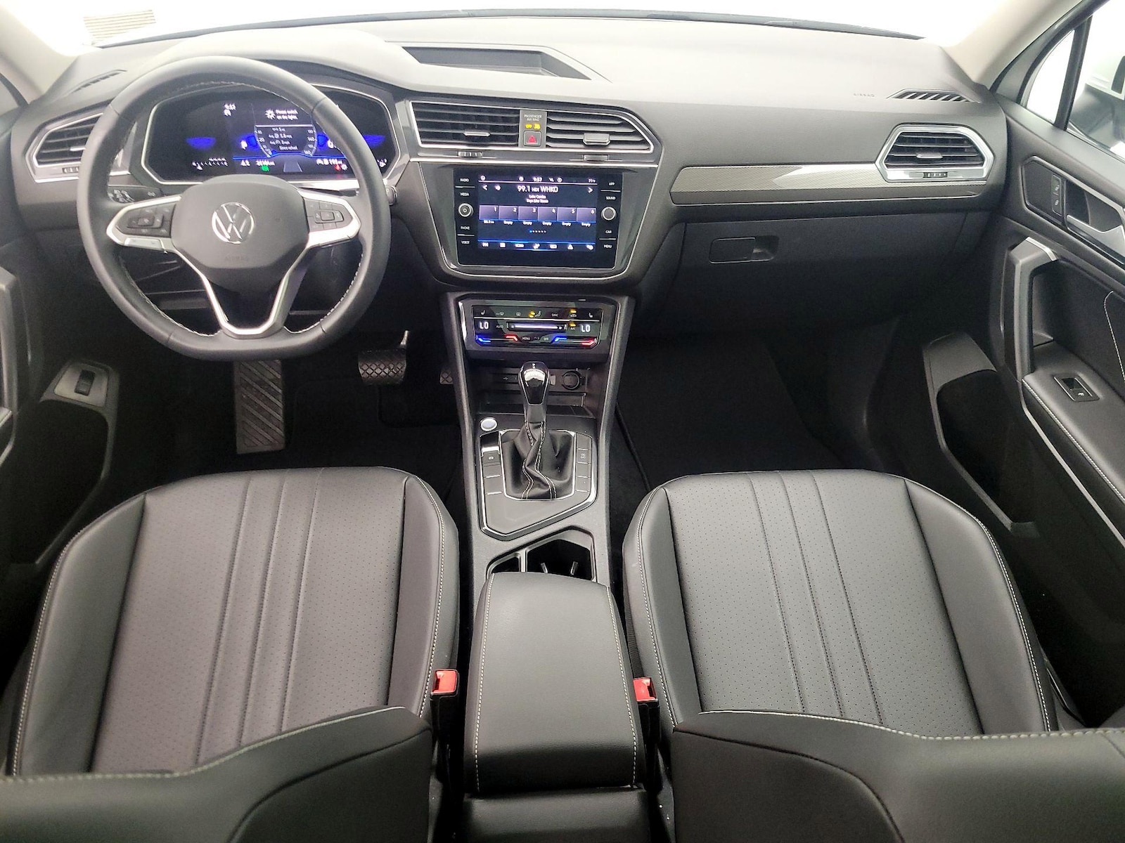 2023 Volkswagen Tiguan SE - Photo 10