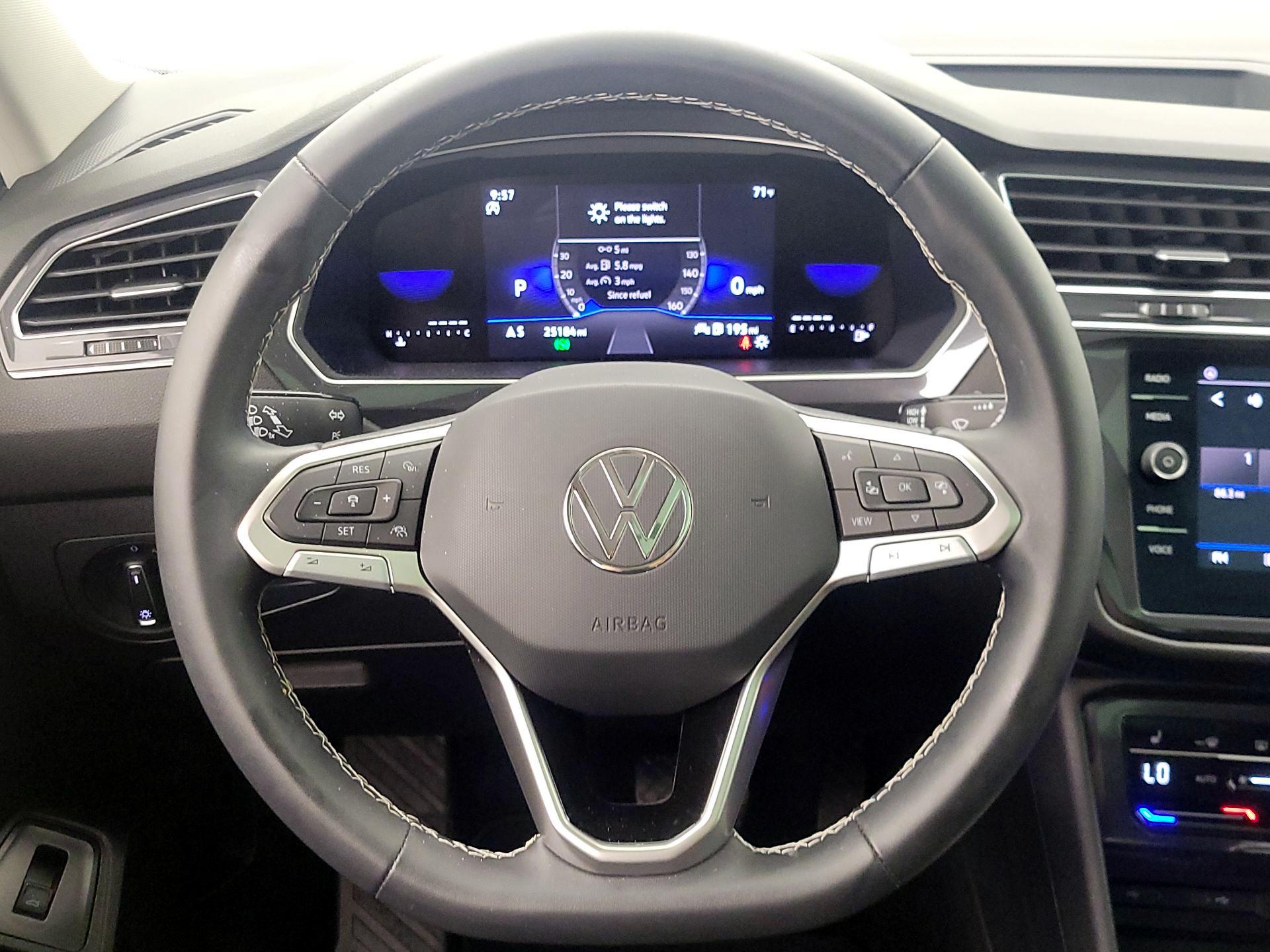Thumbnail: 2023 Volkswagen Tiguan - 10