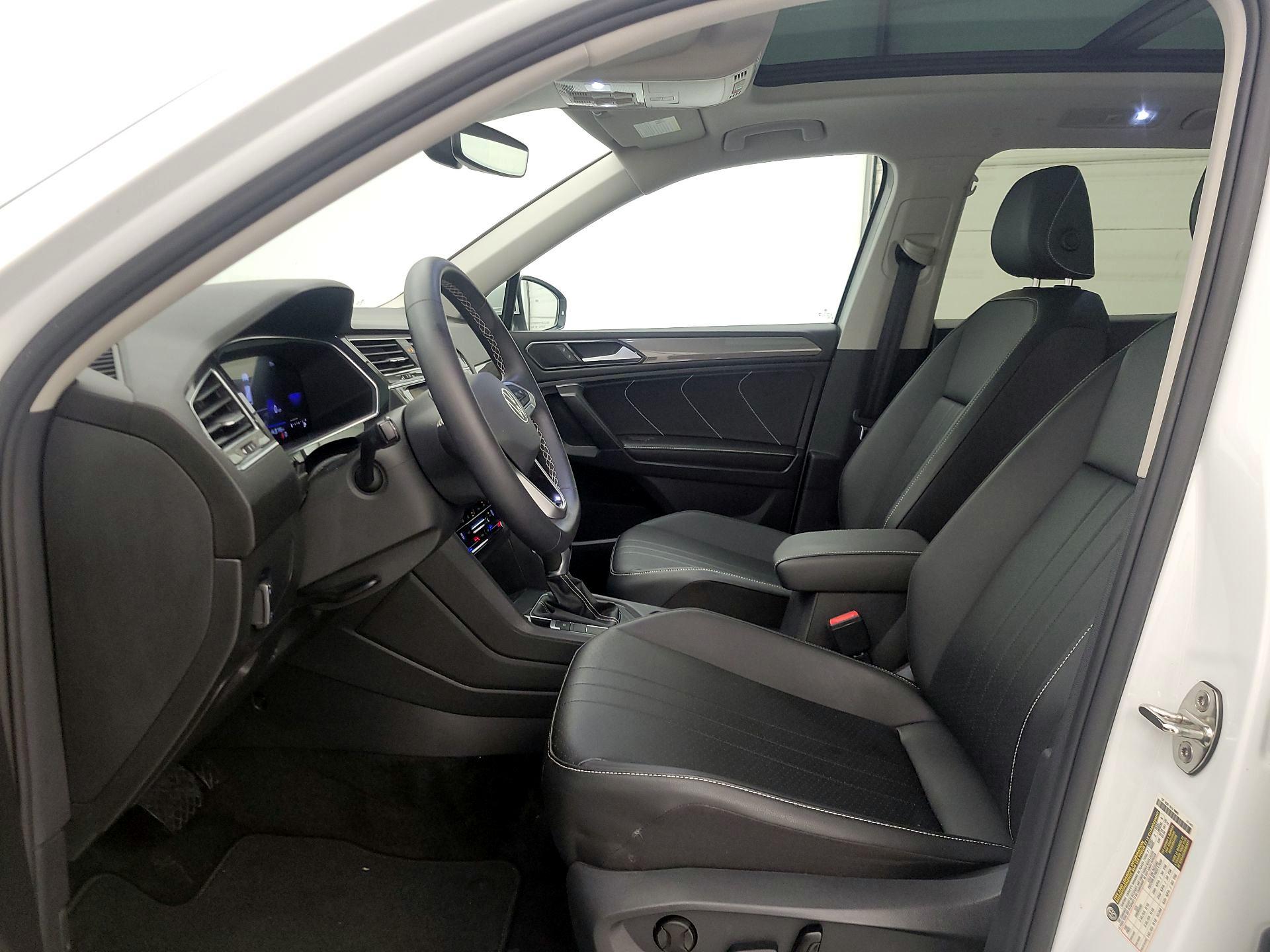 Thumbnail: 2023 Volkswagen Tiguan - 11