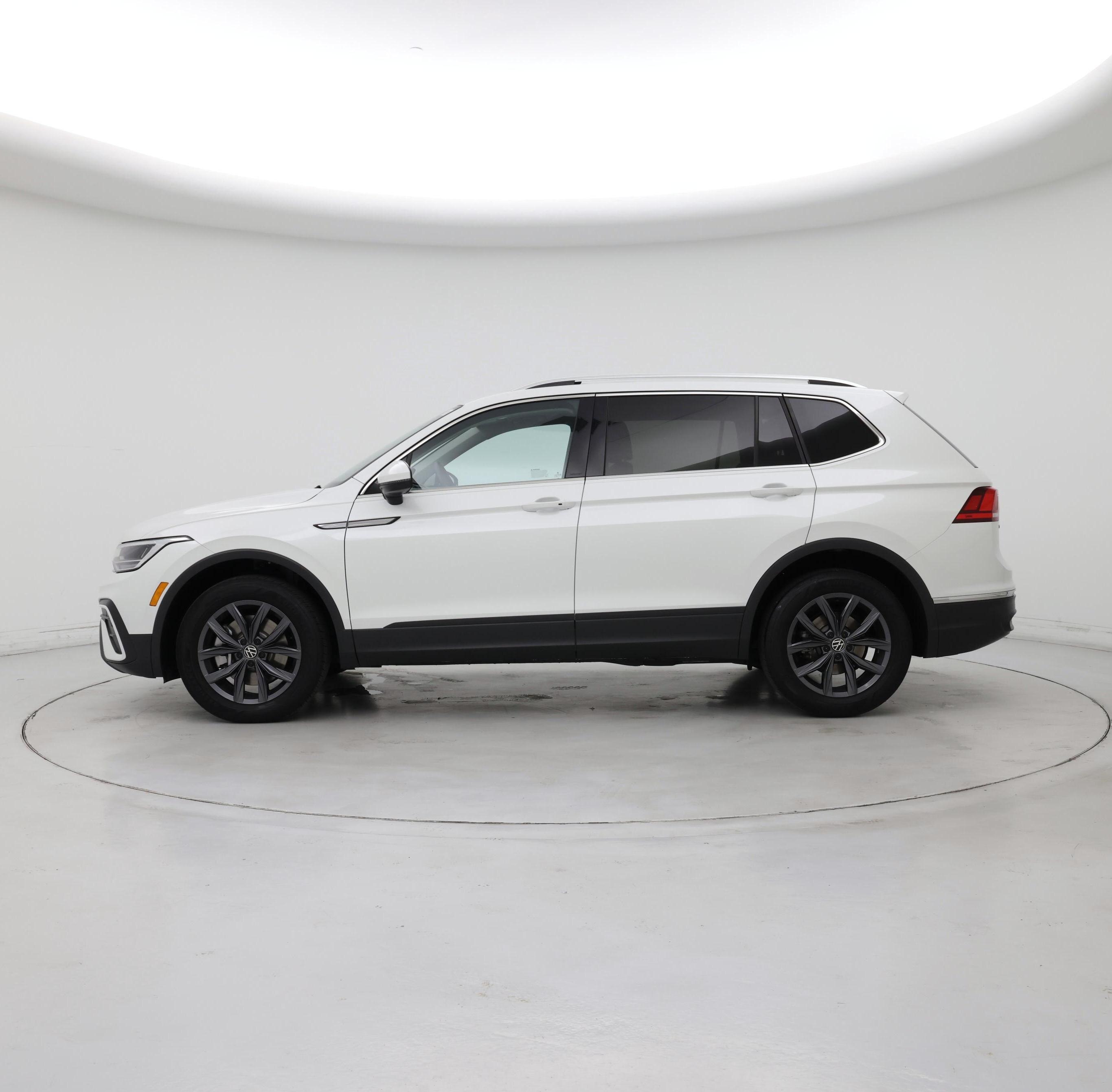 Thumbnail: 2023 Volkswagen Tiguan - 3
