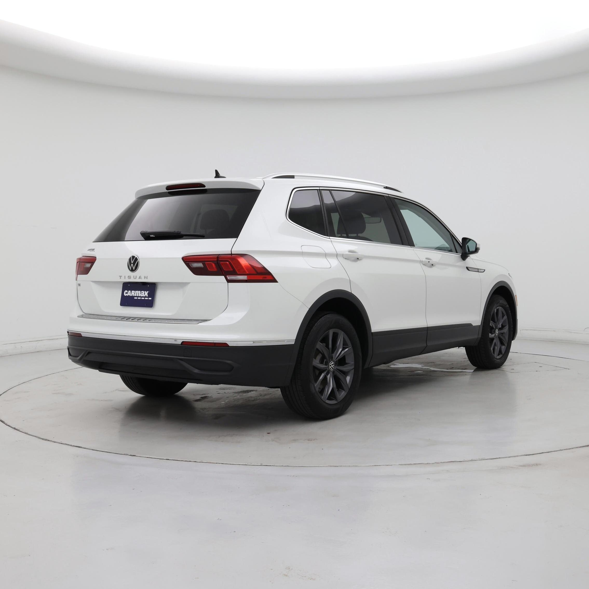 Thumbnail: 2023 Volkswagen Tiguan - 8