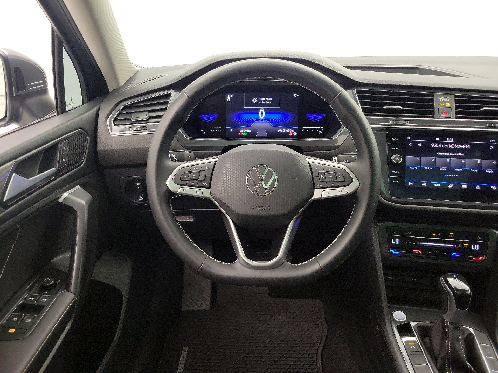 Thumbnail: 2023 Volkswagen Tiguan - 10