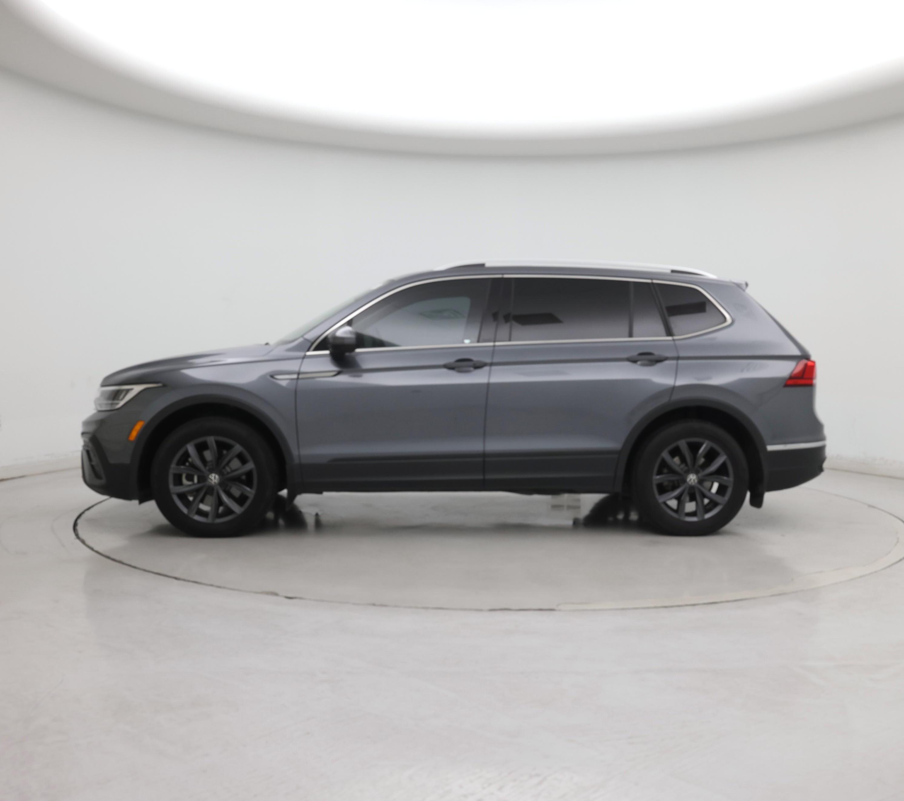 Thumbnail: 2023 Volkswagen Tiguan - 3