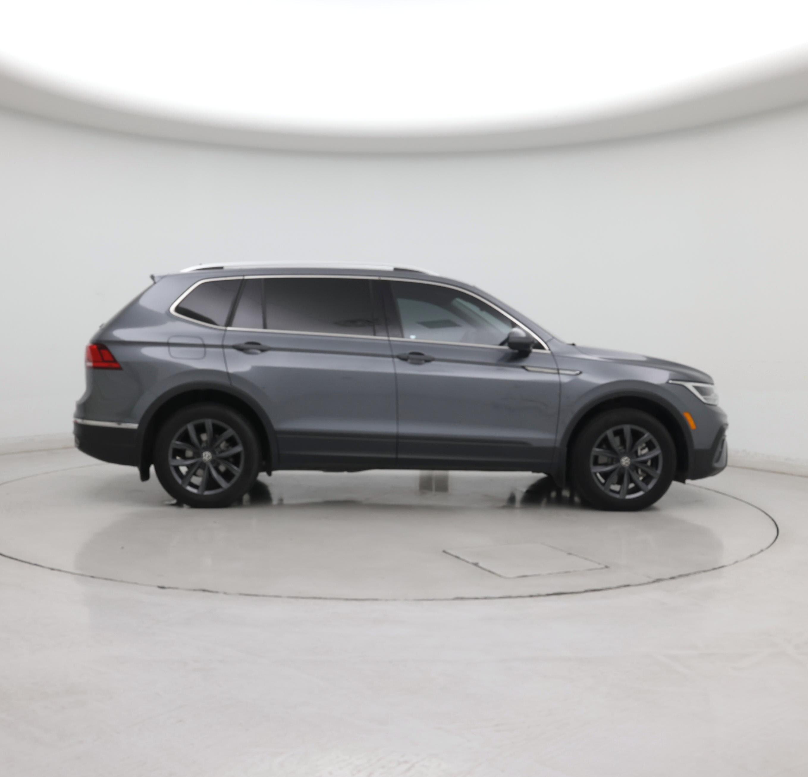 Thumbnail: 2023 Volkswagen Tiguan - 7