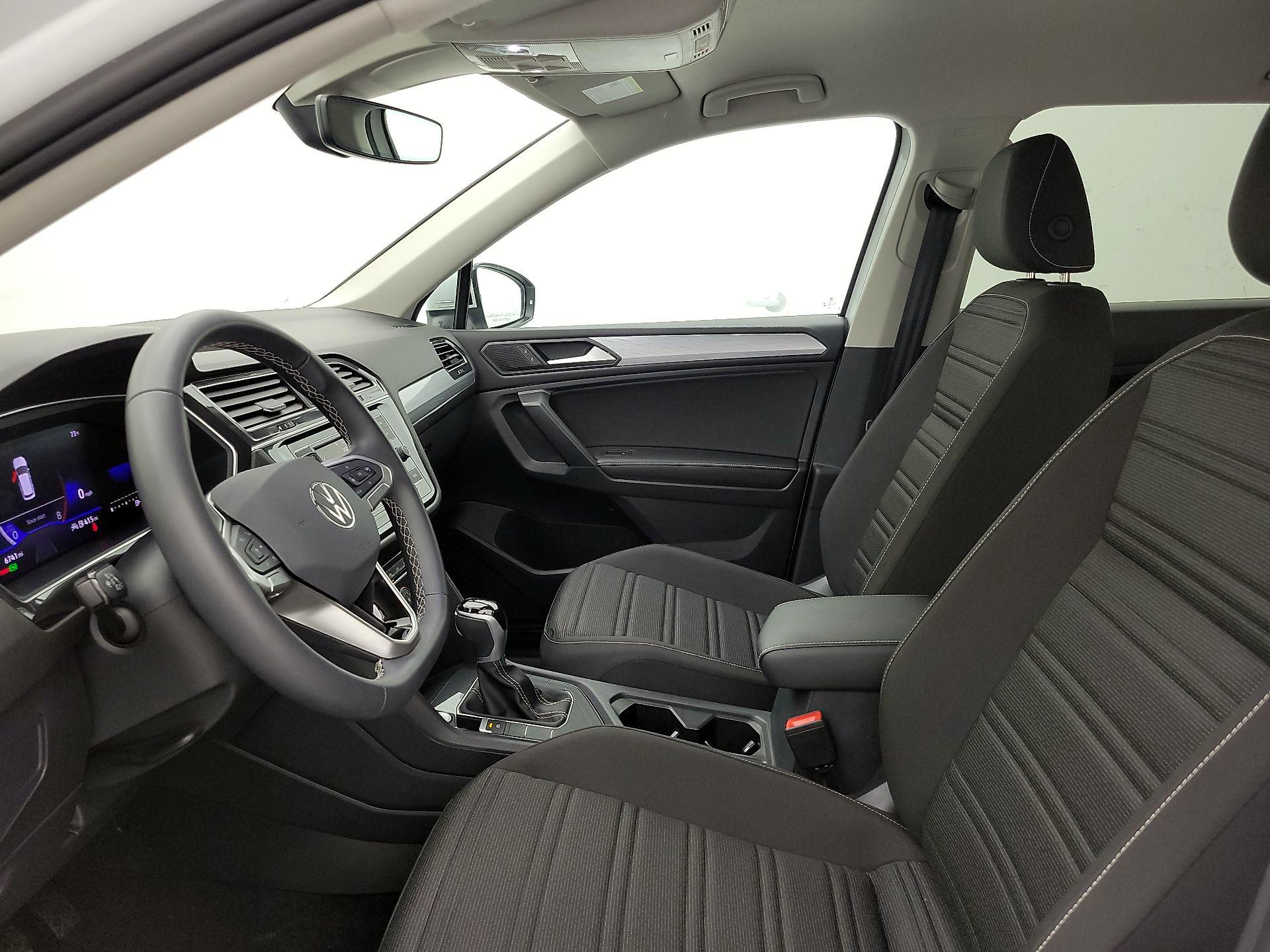 Thumbnail: 2024 Volkswagen Tiguan - 11
