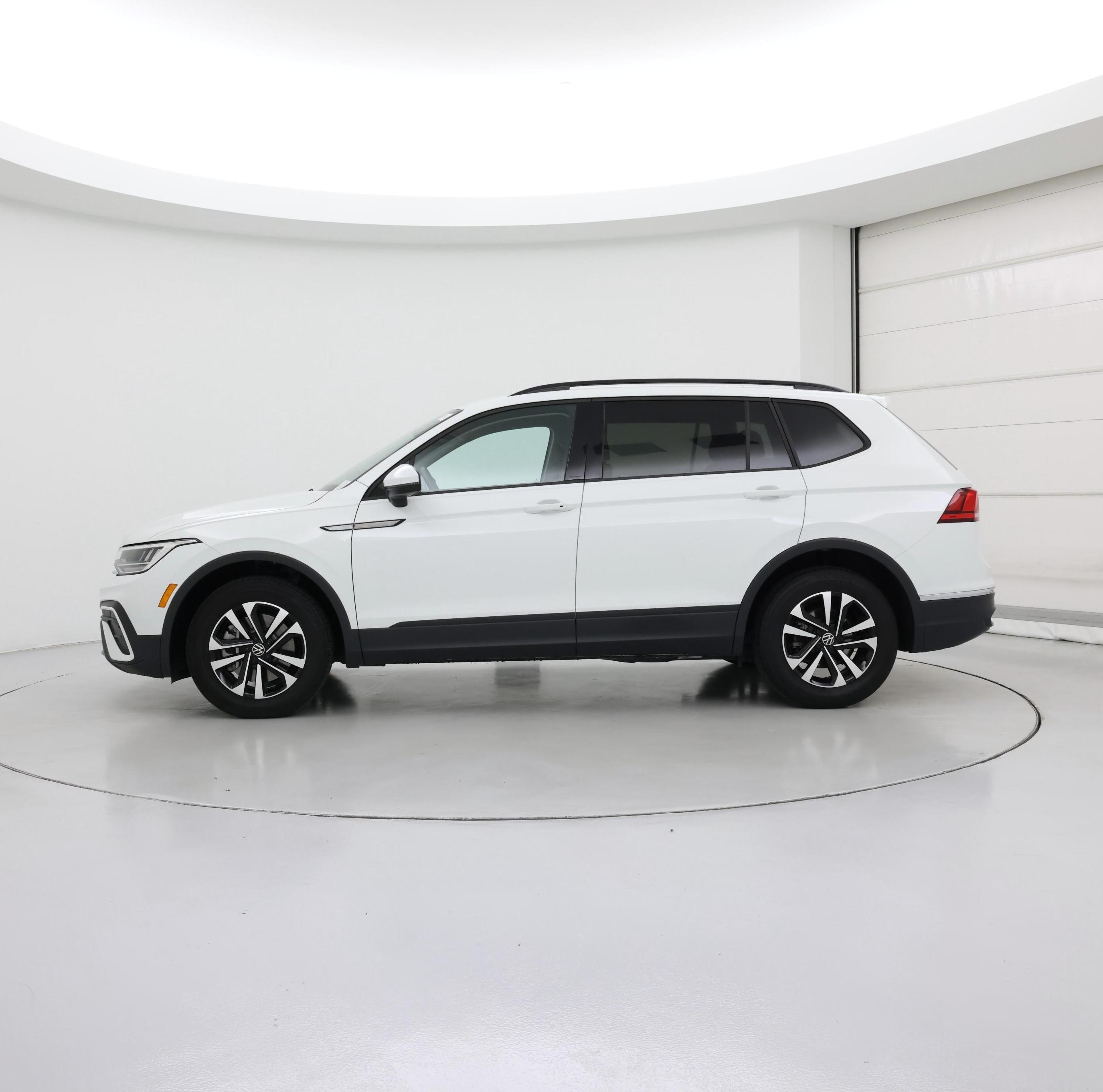Thumbnail: 2024 Volkswagen Tiguan - 3