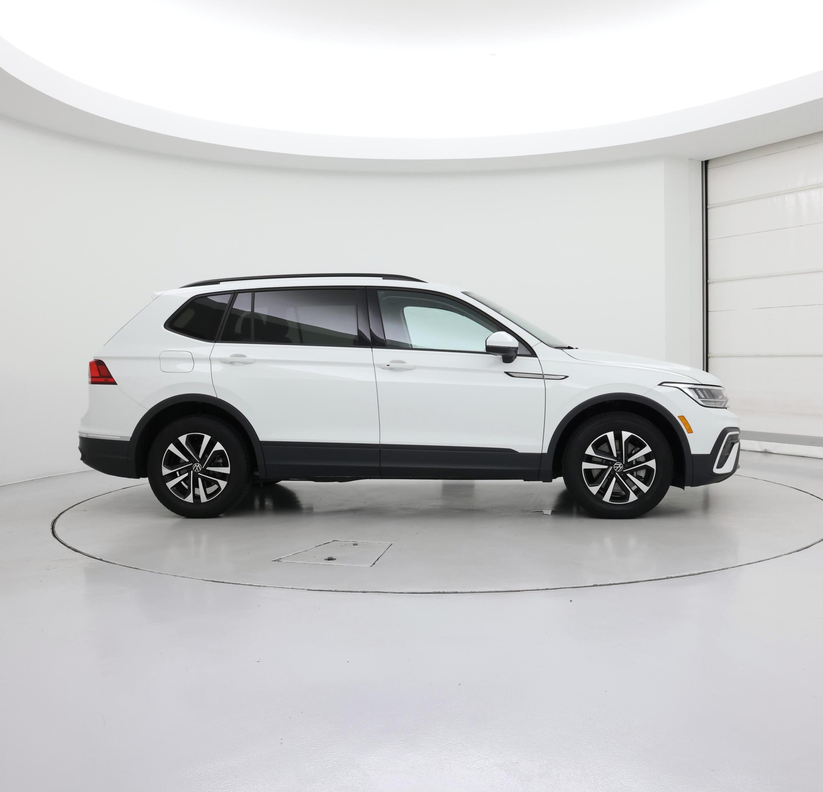 Thumbnail: 2024 Volkswagen Tiguan - 7