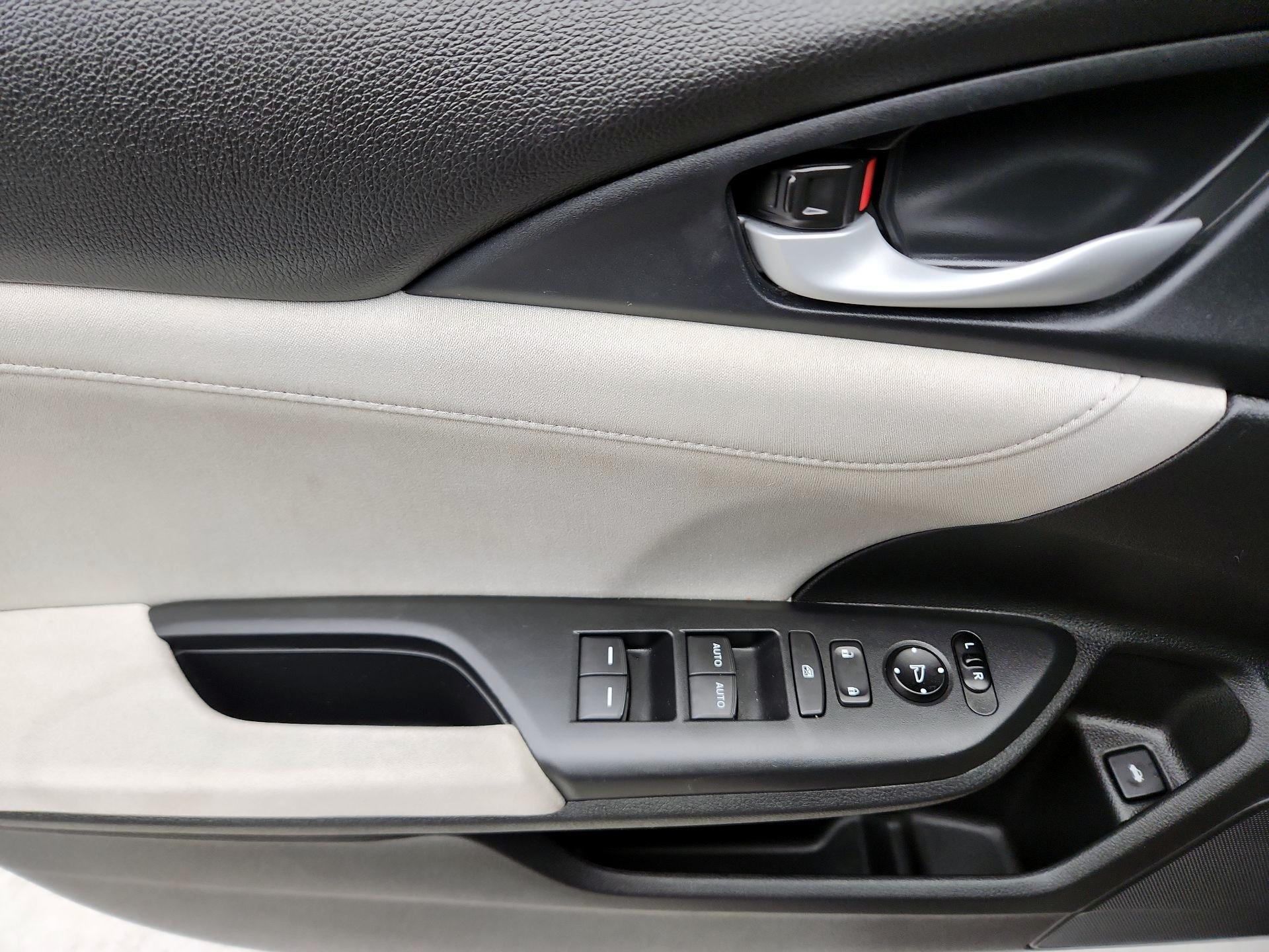 Thumbnail: 2020 Honda Insight - 12