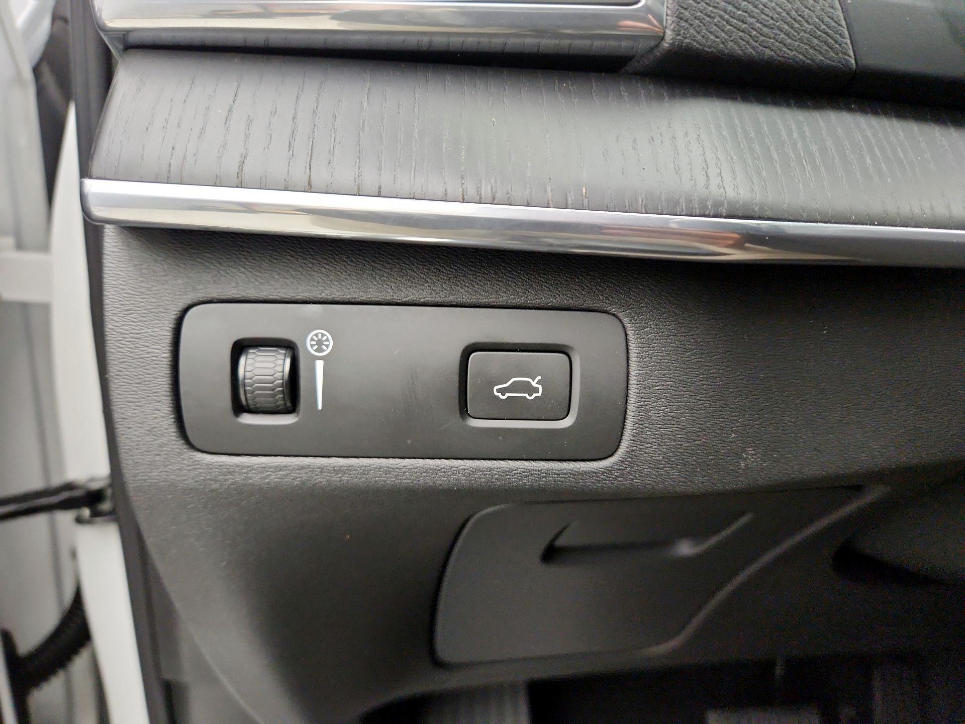 Thumbnail: 2020 Volvo XC90 - 13