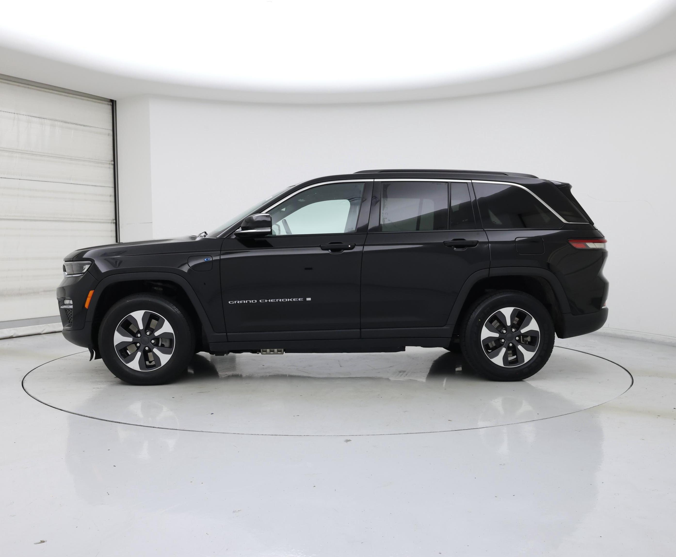 Thumbnail: 2024 Jeep Grand Cherokee - 3