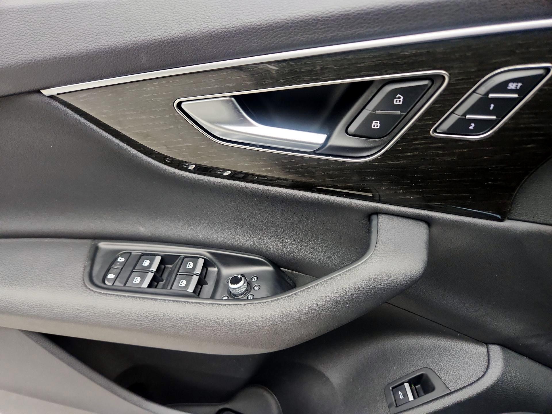 Thumbnail: 2023 Audi Q7 - 12