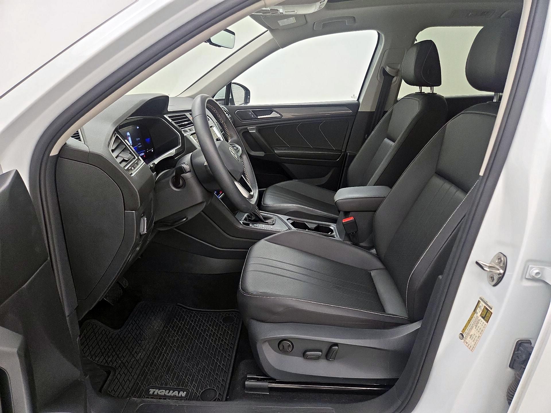 Thumbnail: 2023 Volkswagen Tiguan - 11