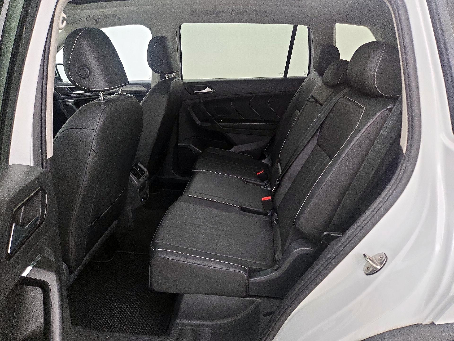 Thumbnail: 2023 Volkswagen Tiguan - 20