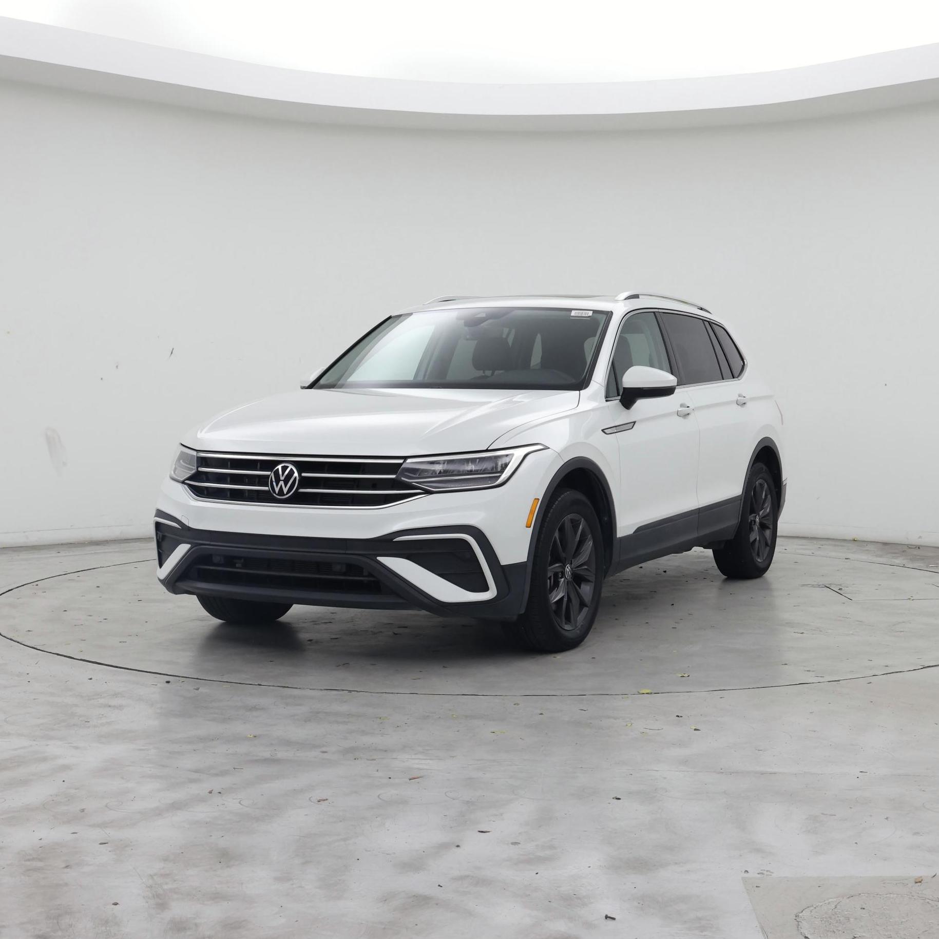 Thumbnail: 2023 Volkswagen Tiguan - 4