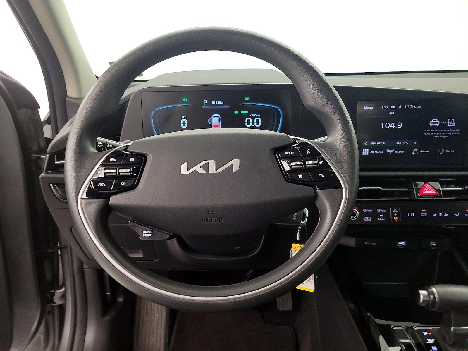 2023 Kia Niro LX - Photo 11