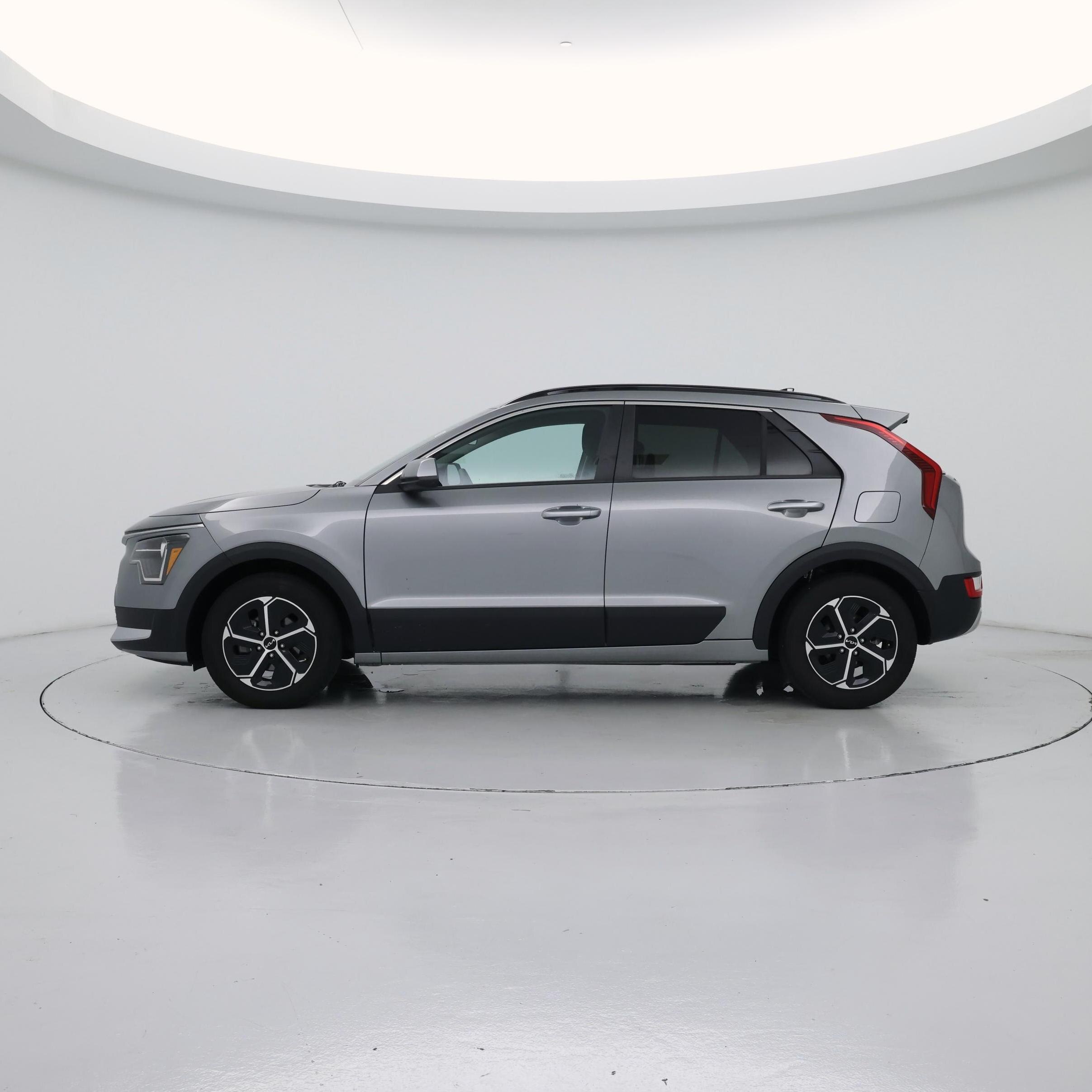 Thumbnail: 2023 Kia Niro - 3
