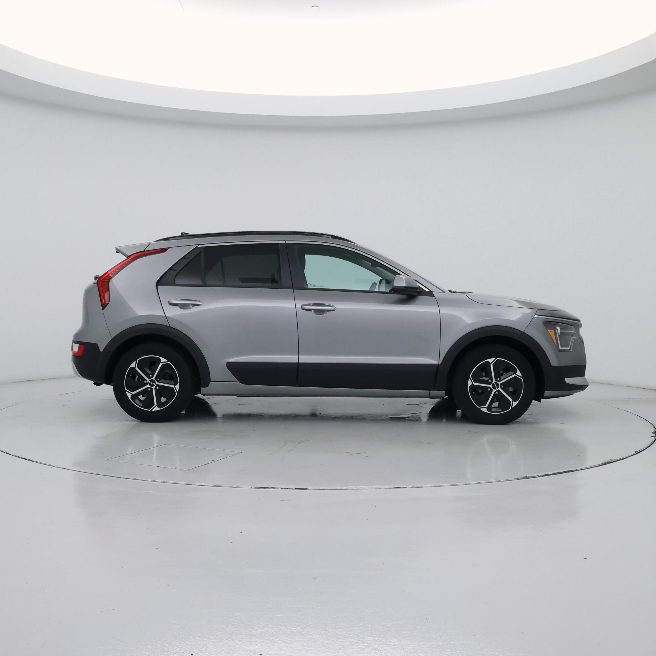 Thumbnail: 2023 Kia Niro - 7