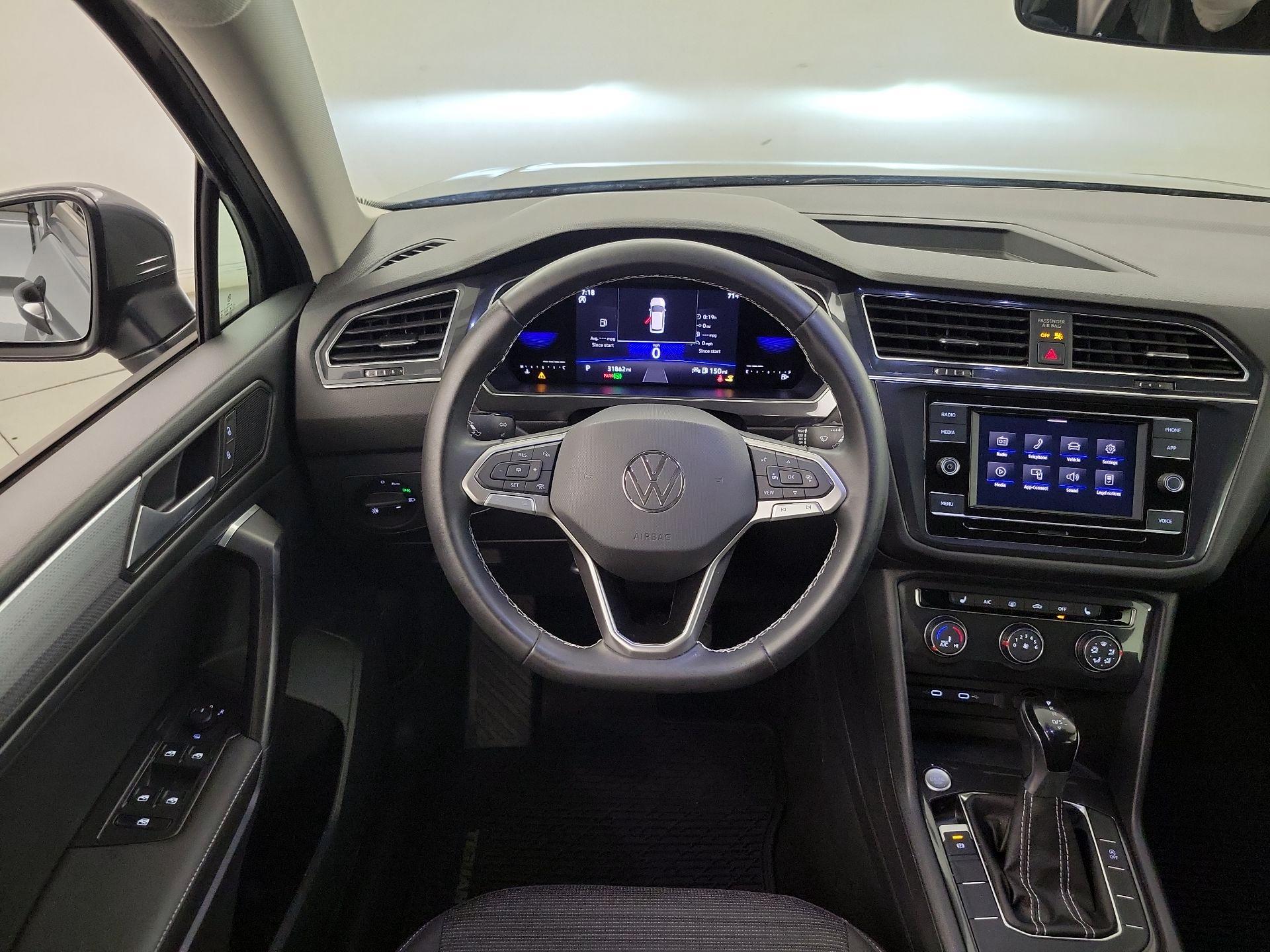 Thumbnail: 2023 Volkswagen Tiguan - 10