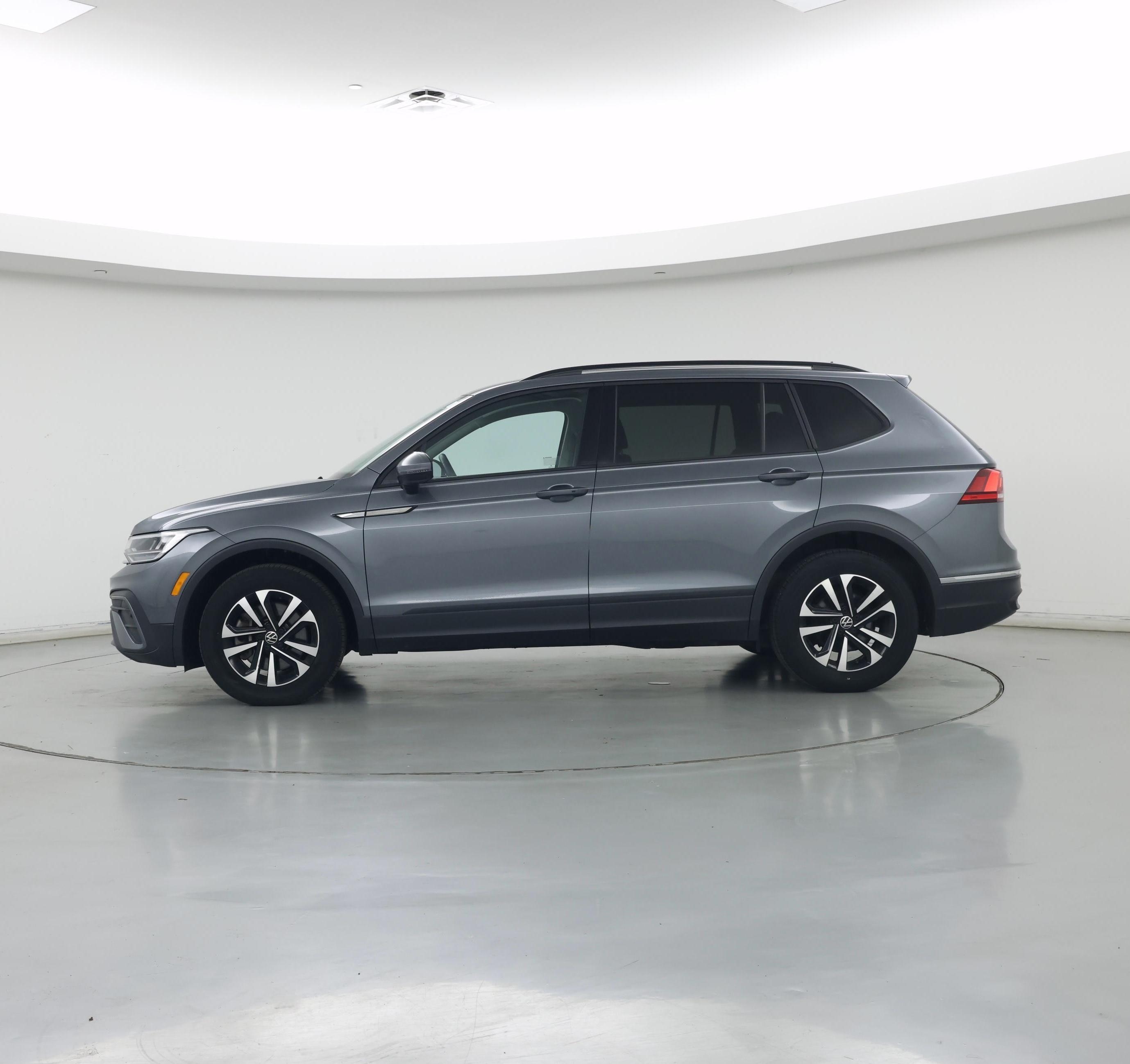 Thumbnail: 2023 Volkswagen Tiguan - 3