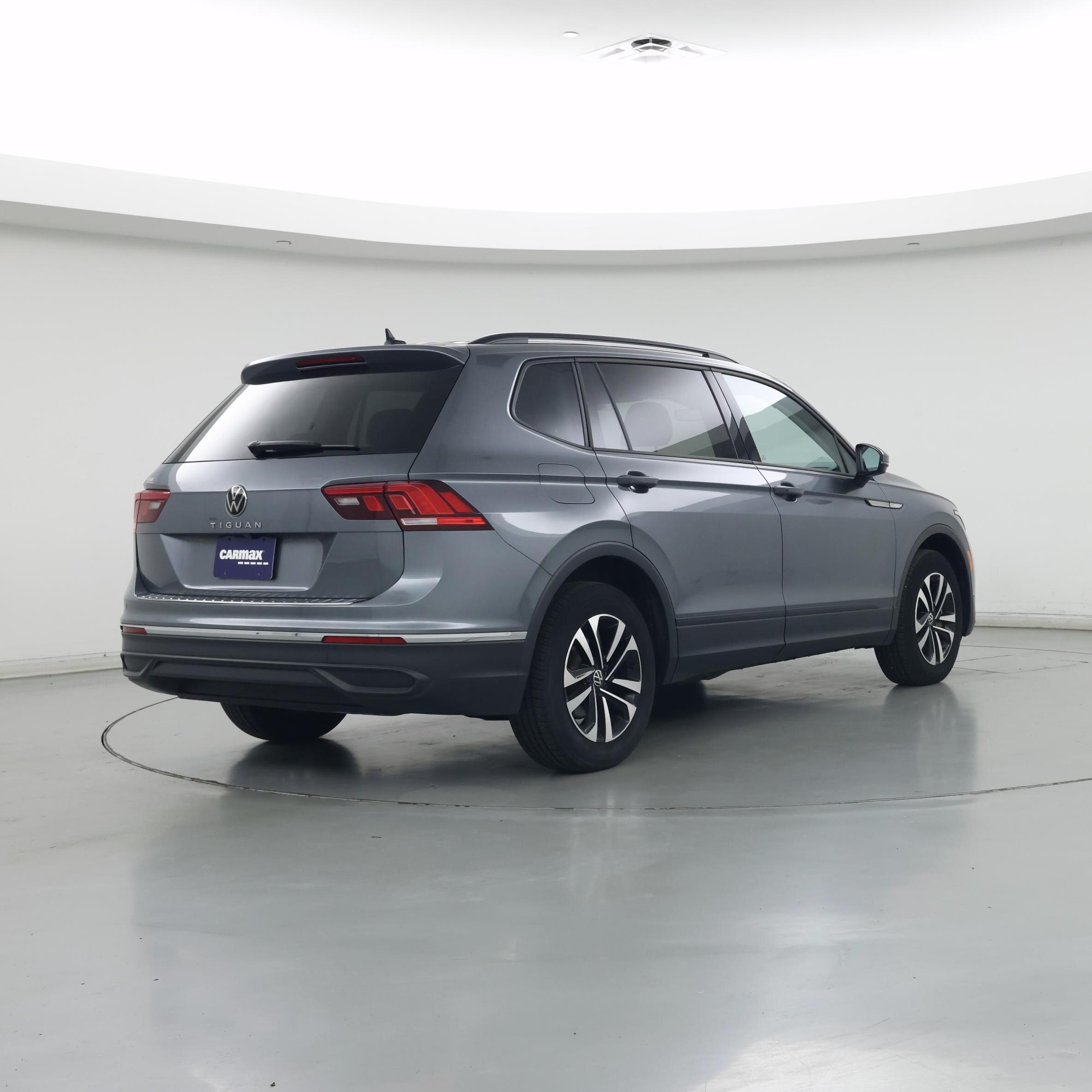 Thumbnail: 2023 Volkswagen Tiguan - 8