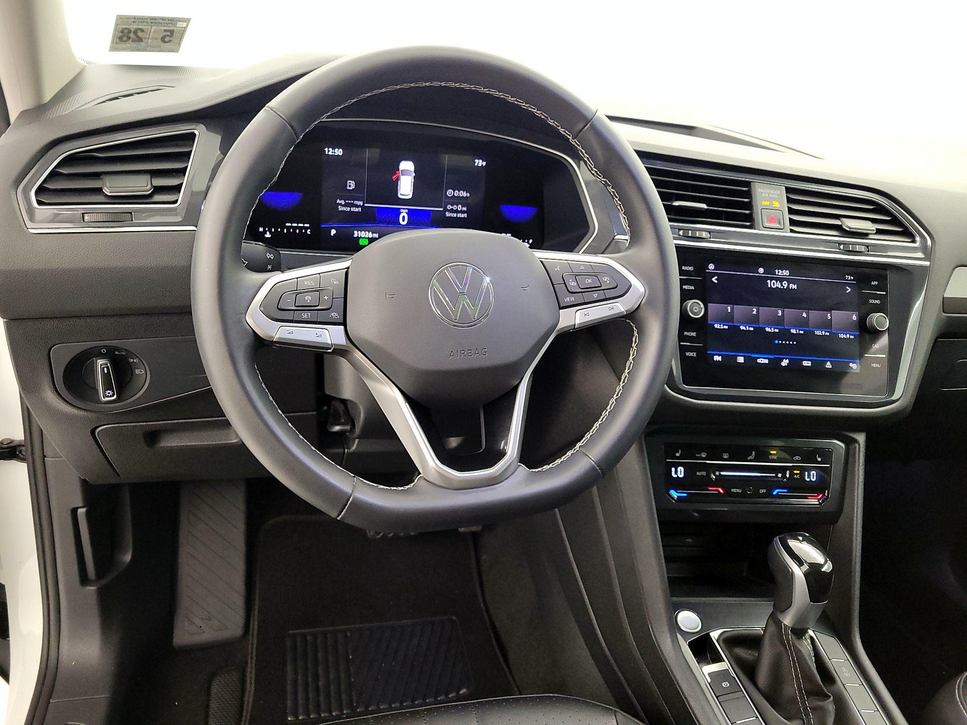 Thumbnail: 2023 Volkswagen Tiguan - 10