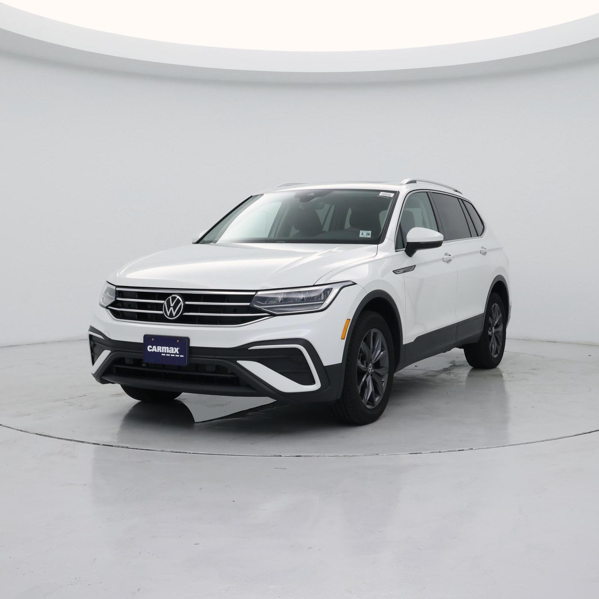 Thumbnail: 2023 Volkswagen Tiguan - 4