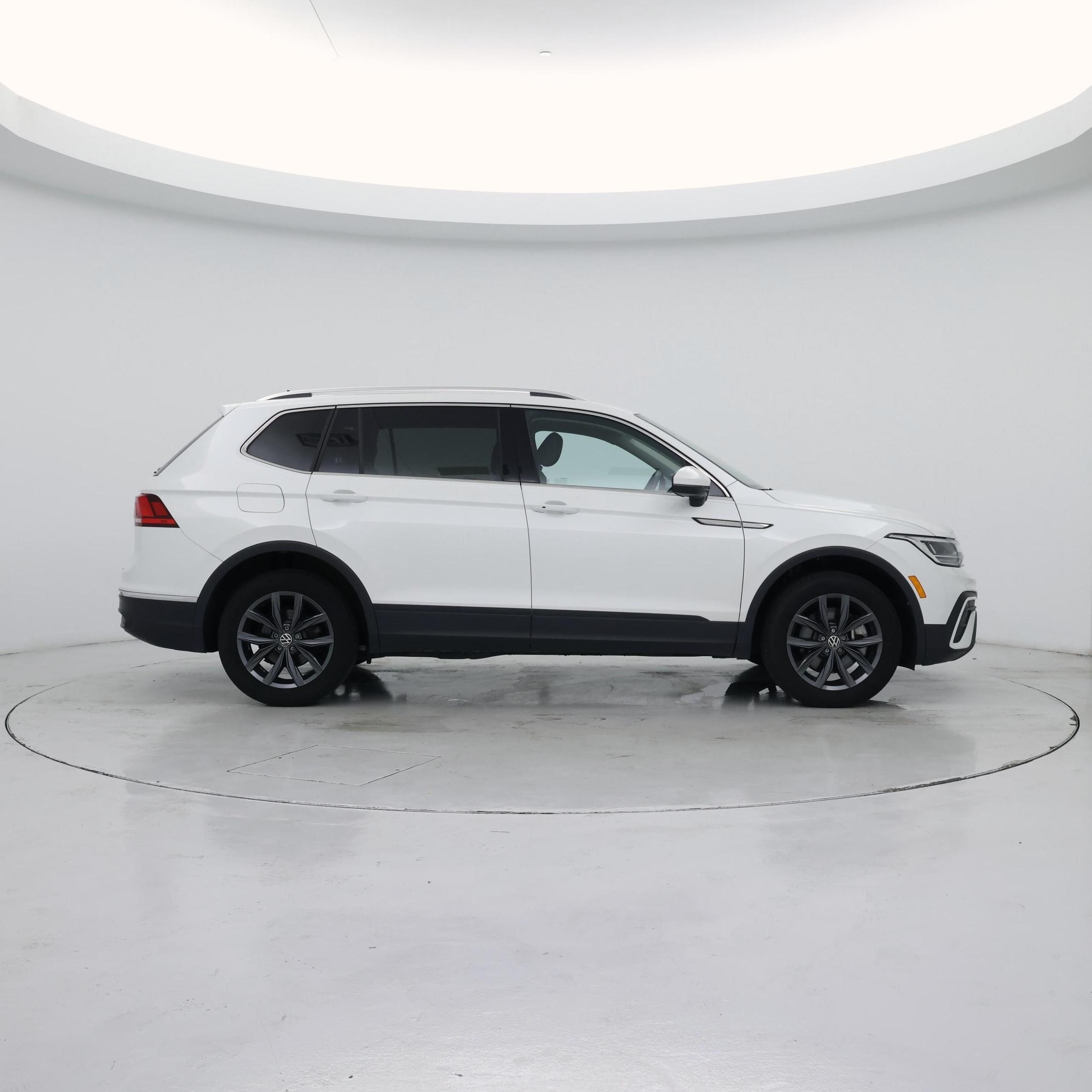 Thumbnail: 2023 Volkswagen Tiguan - 7