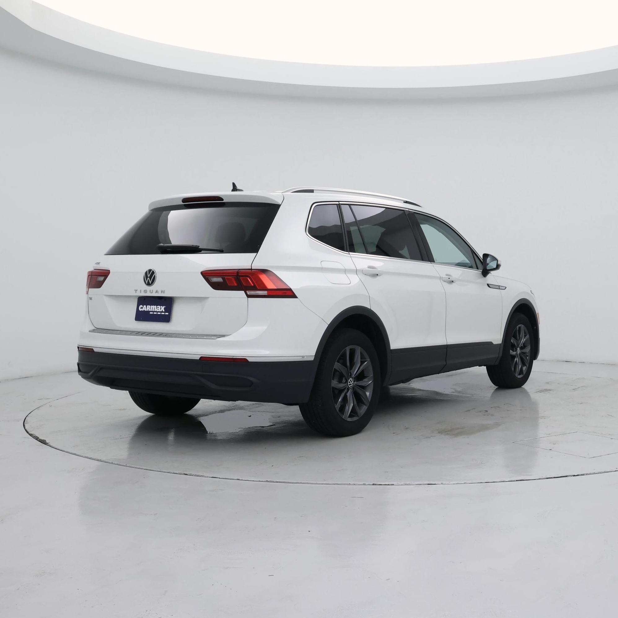 Thumbnail: 2023 Volkswagen Tiguan - 8
