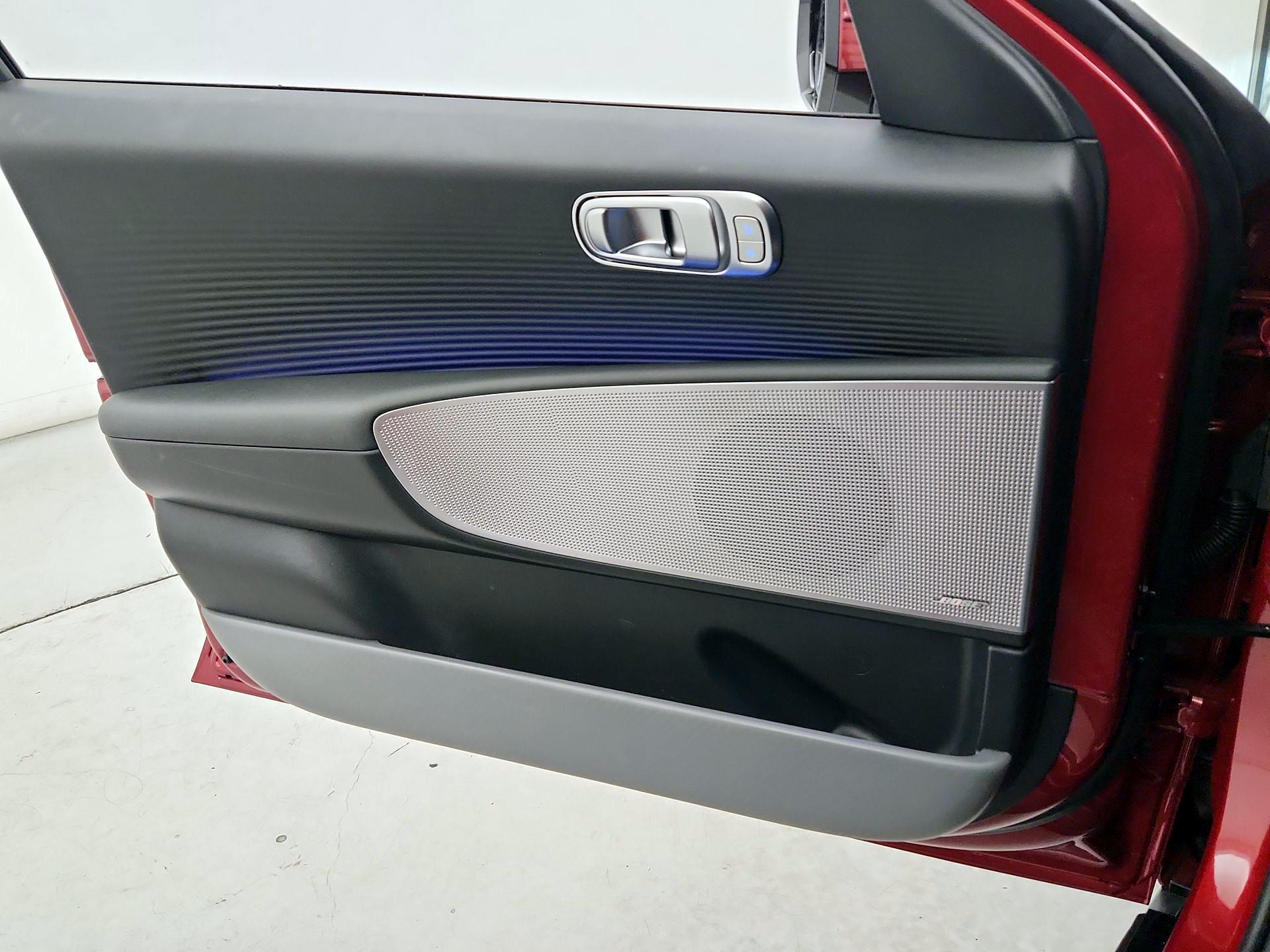 Thumbnail: 2023 Hyundai Ioniq 6 - 12