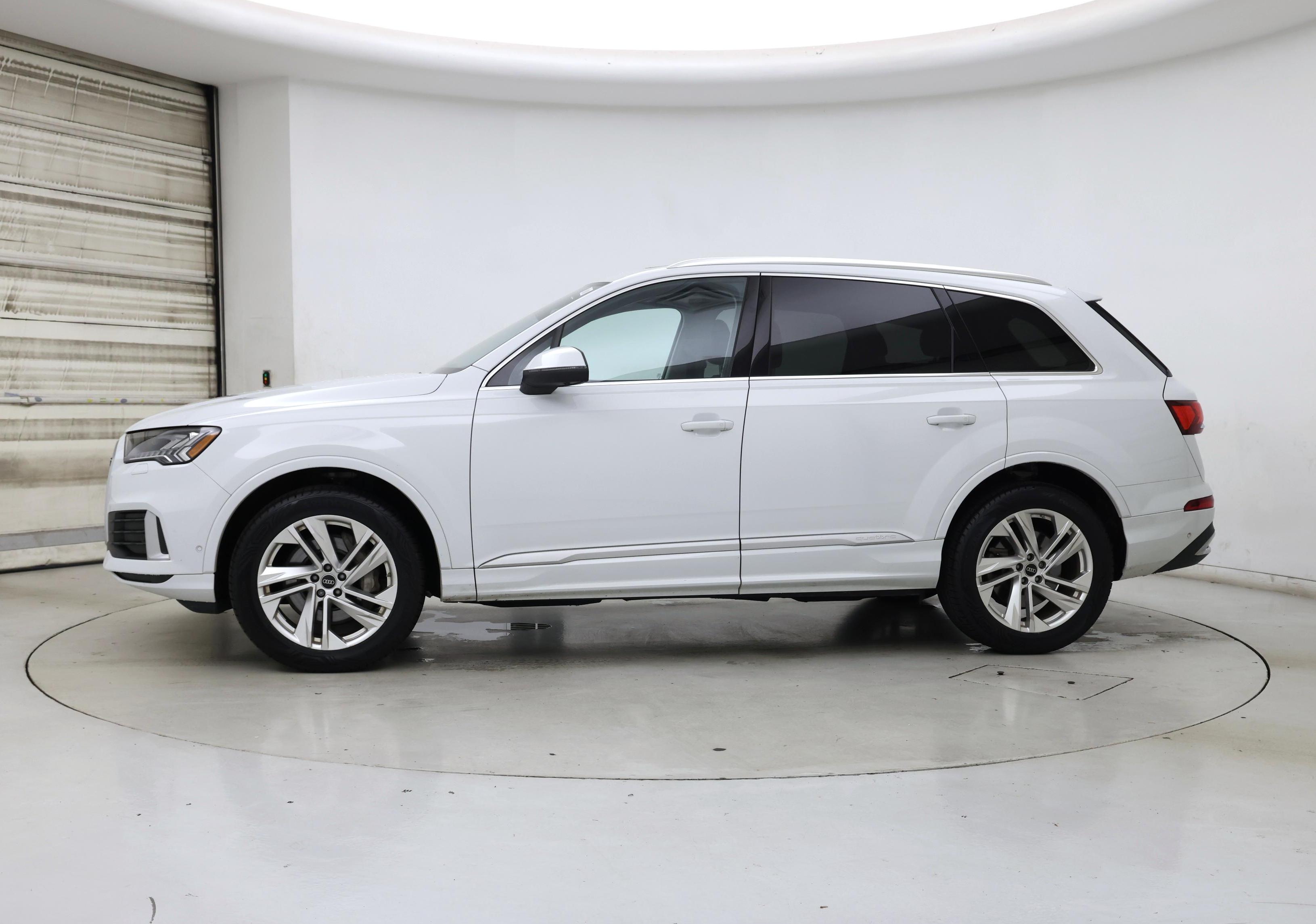 Thumbnail: 2023 Audi Q7 - 3