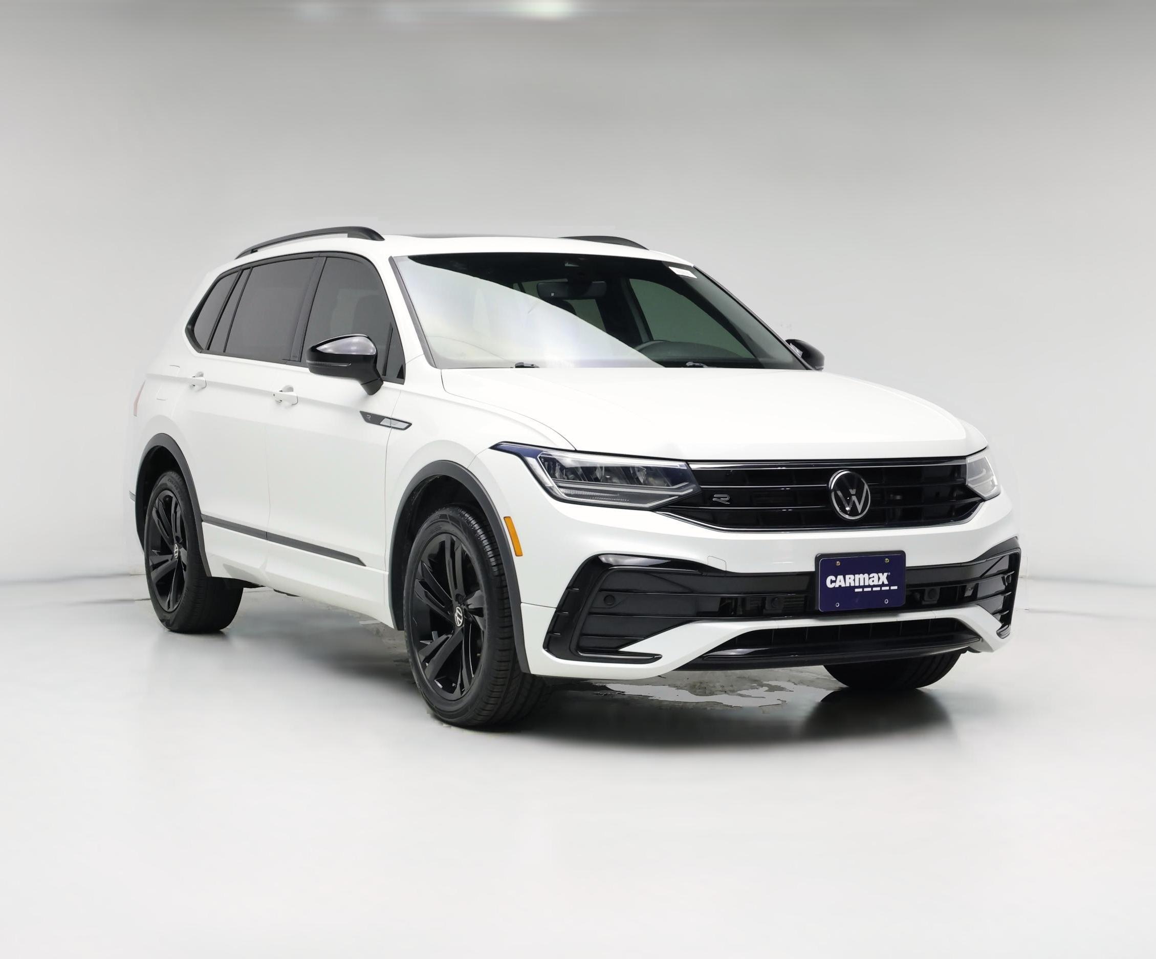 Thumbnail: 2023 Volkswagen Tiguan - 1