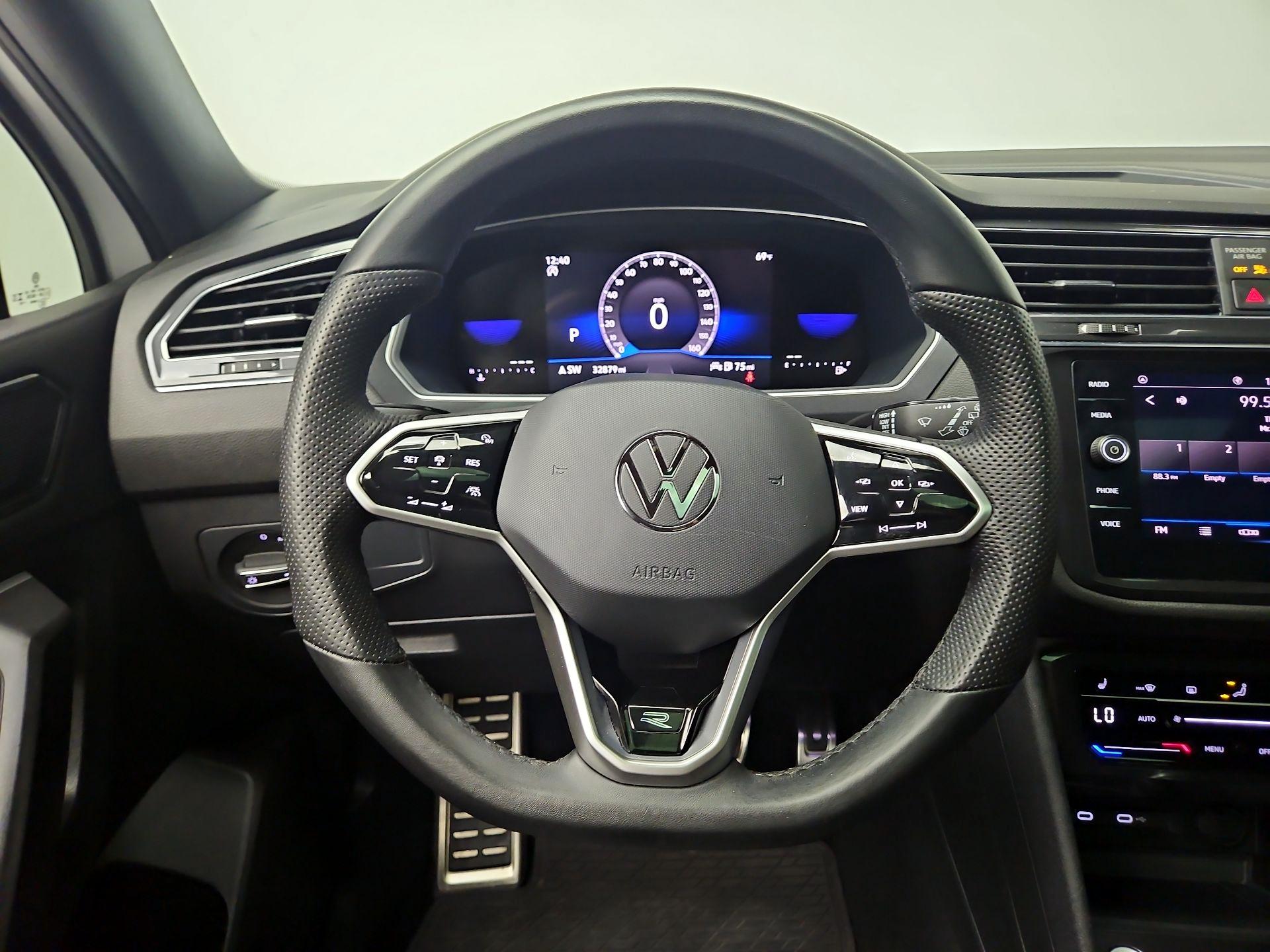 Thumbnail: 2023 Volkswagen Tiguan - 10