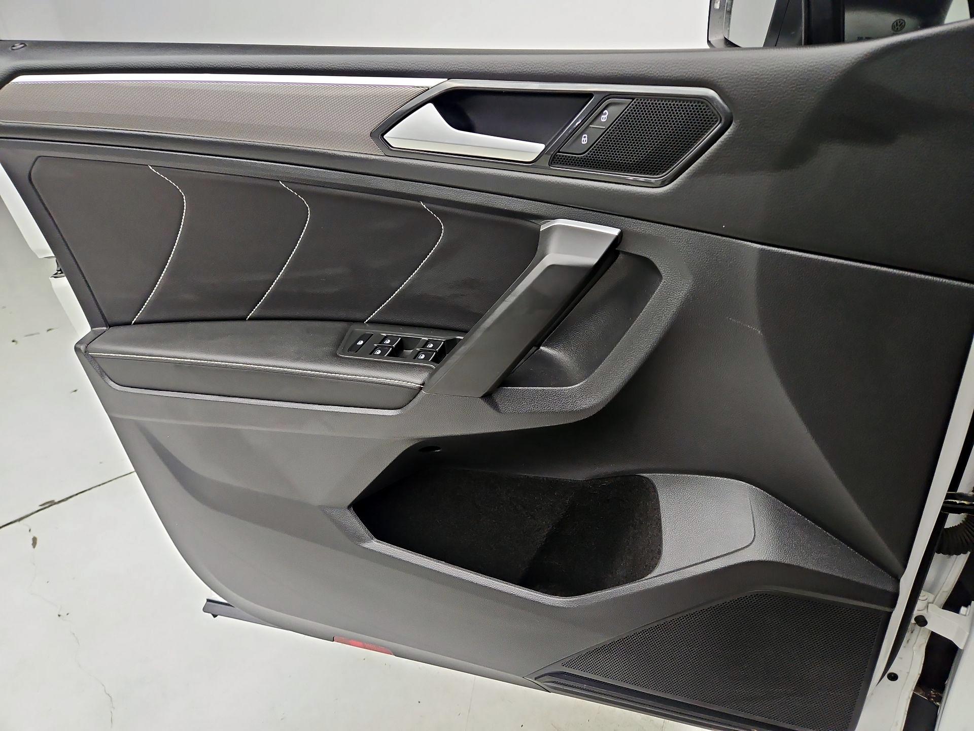 Thumbnail: 2023 Volkswagen Tiguan - 12