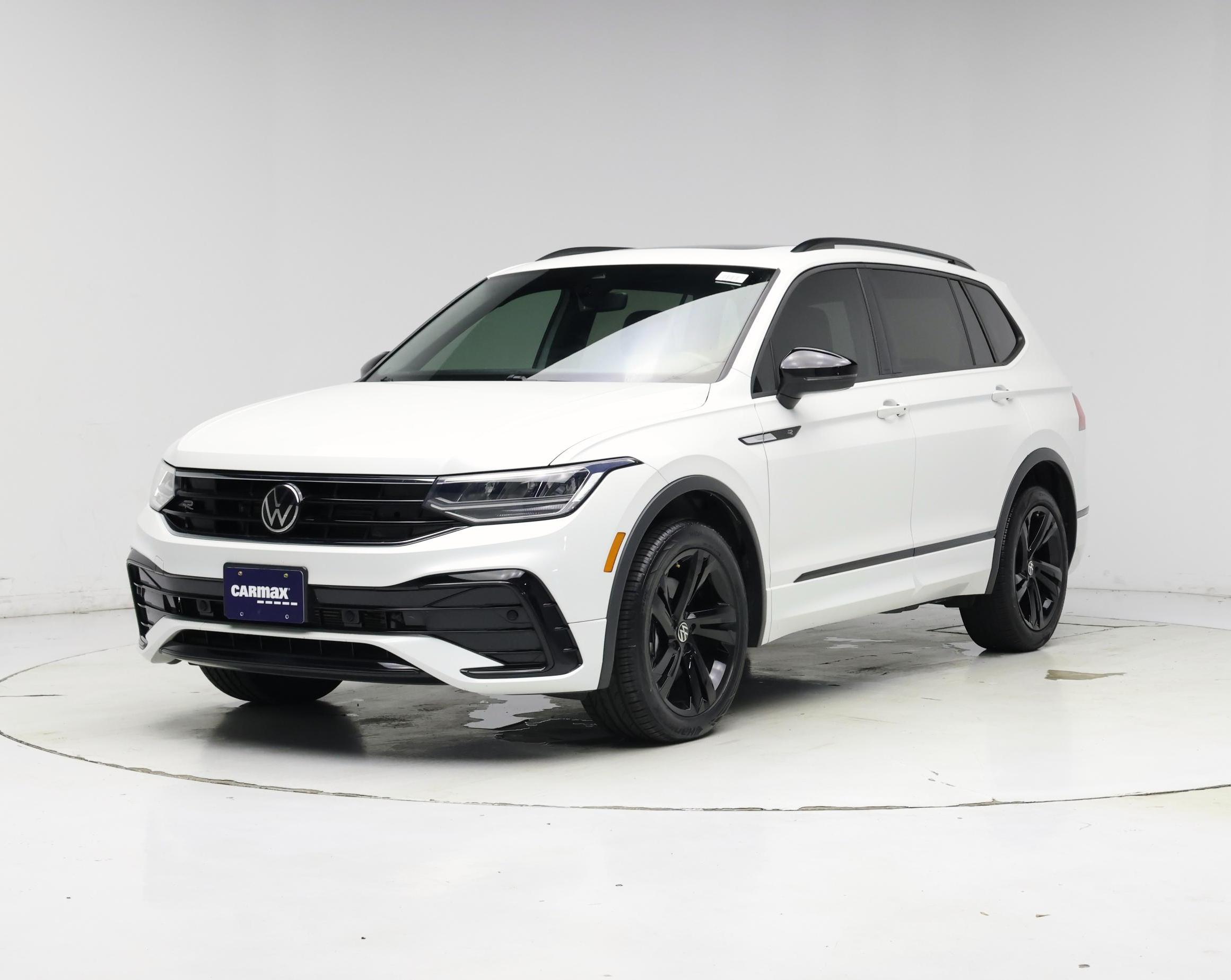 Thumbnail: 2023 Volkswagen Tiguan - 4