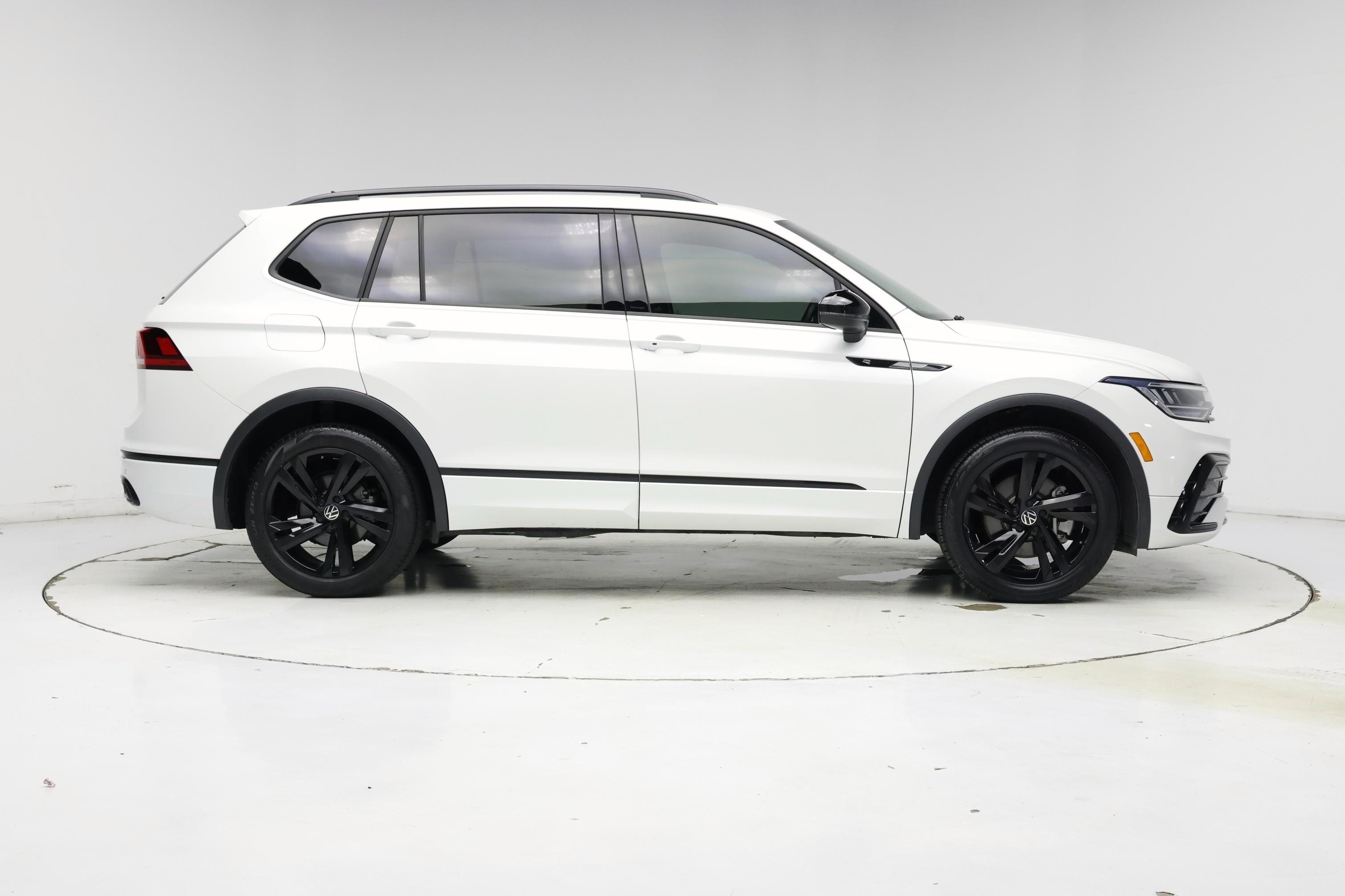 Thumbnail: 2023 Volkswagen Tiguan - 7