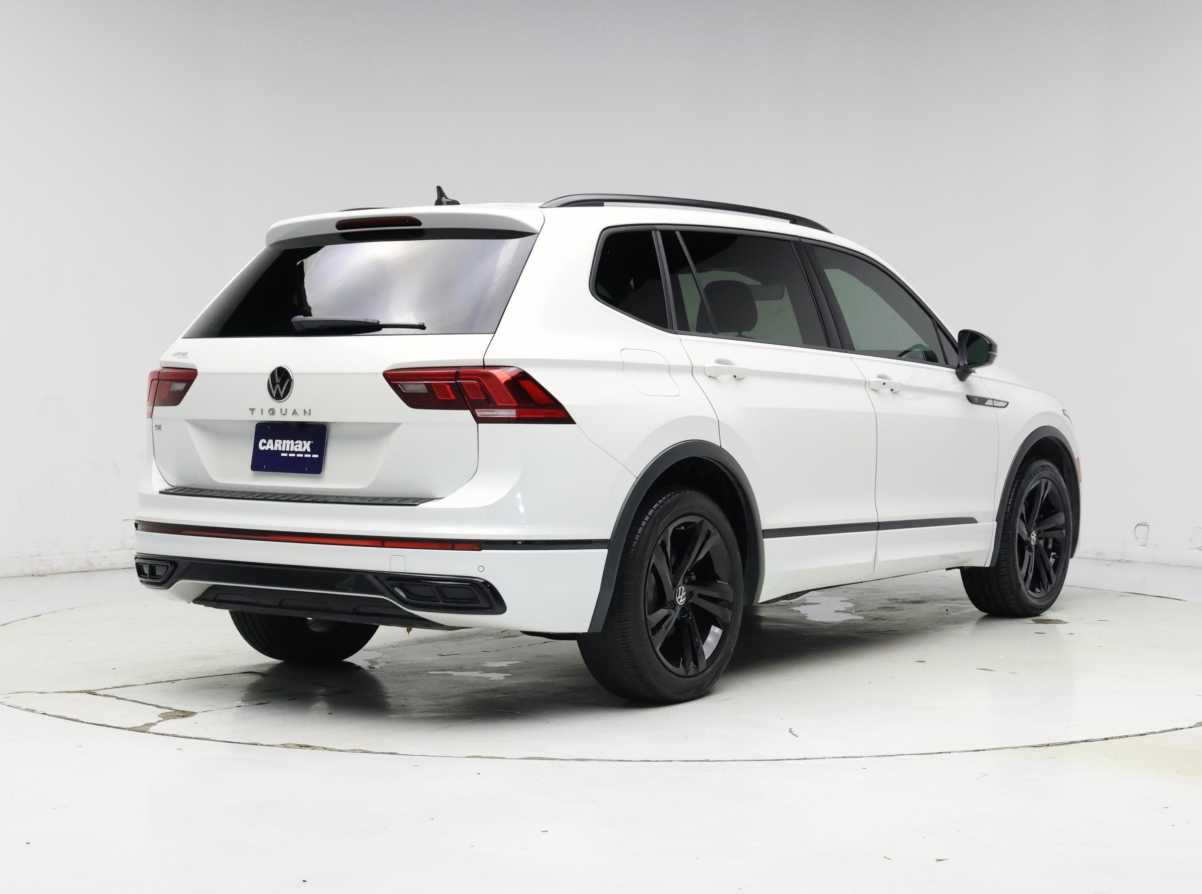 Thumbnail: 2023 Volkswagen Tiguan - 8