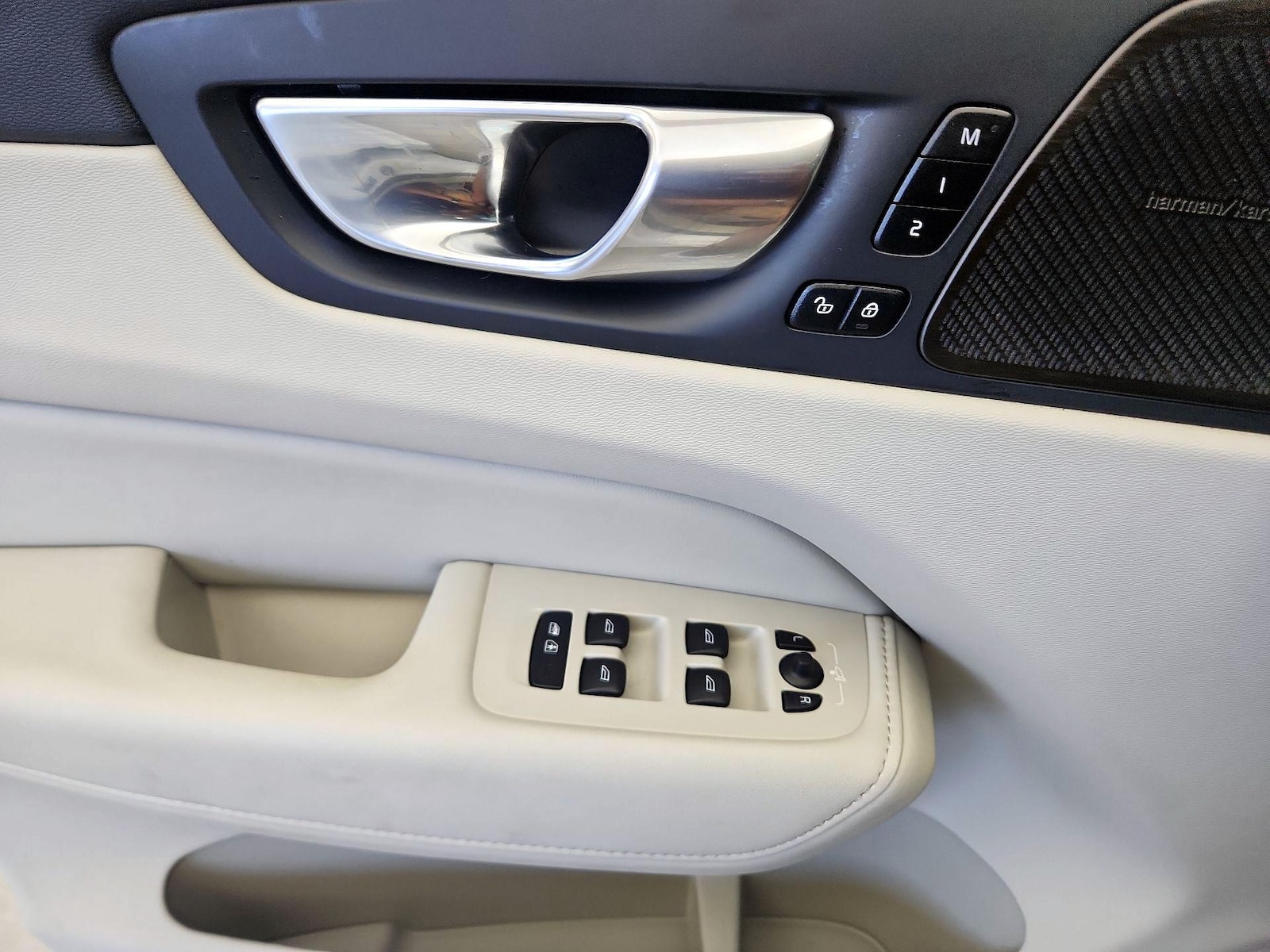 2023 Volvo XC60 Plus - Photo 13
