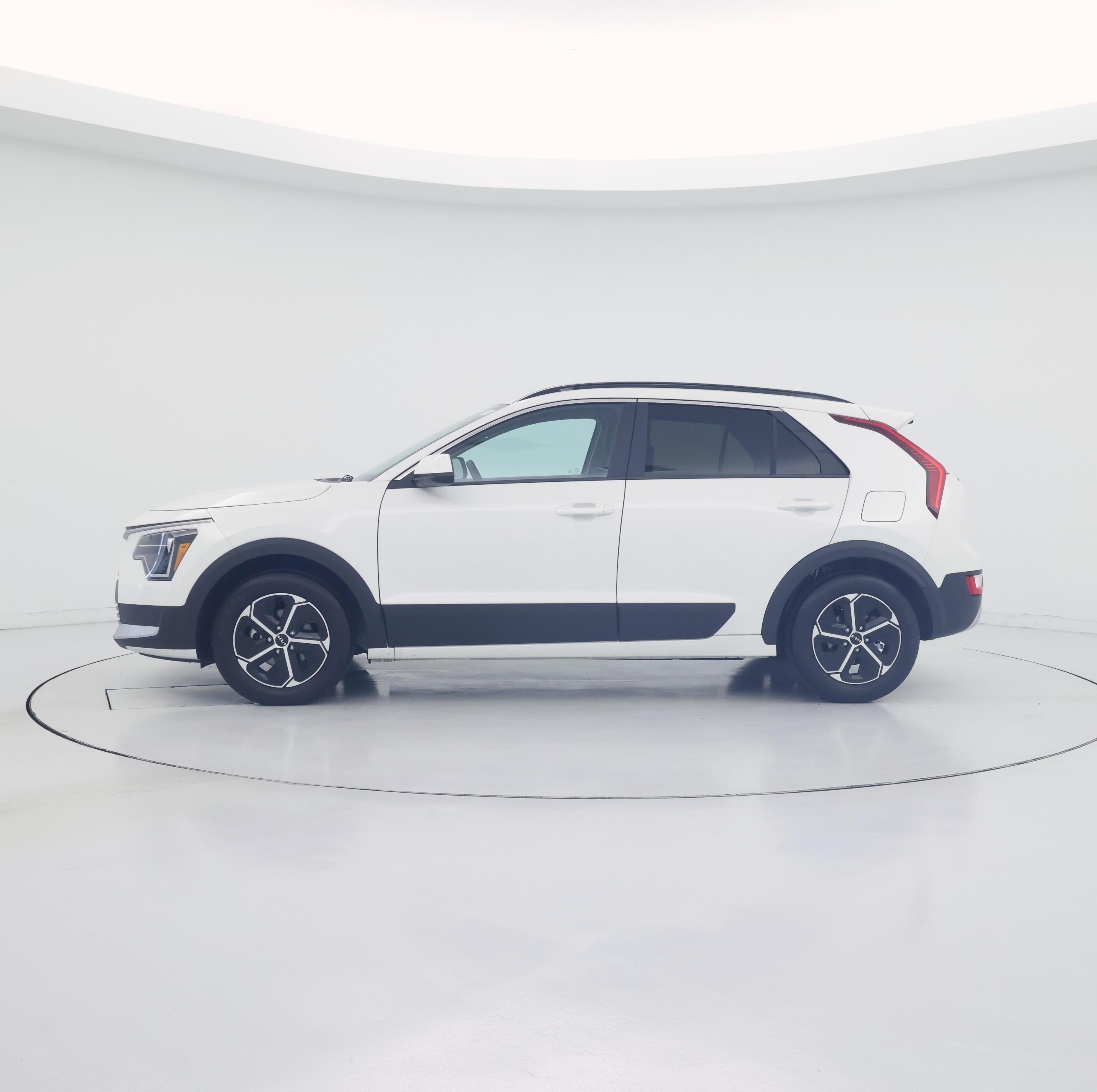 Thumbnail: 2025 Kia Niro - 3
