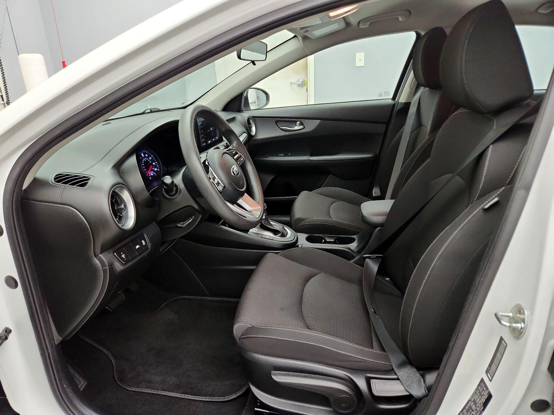 Thumbnail: 2019 Kia Forte - 11
