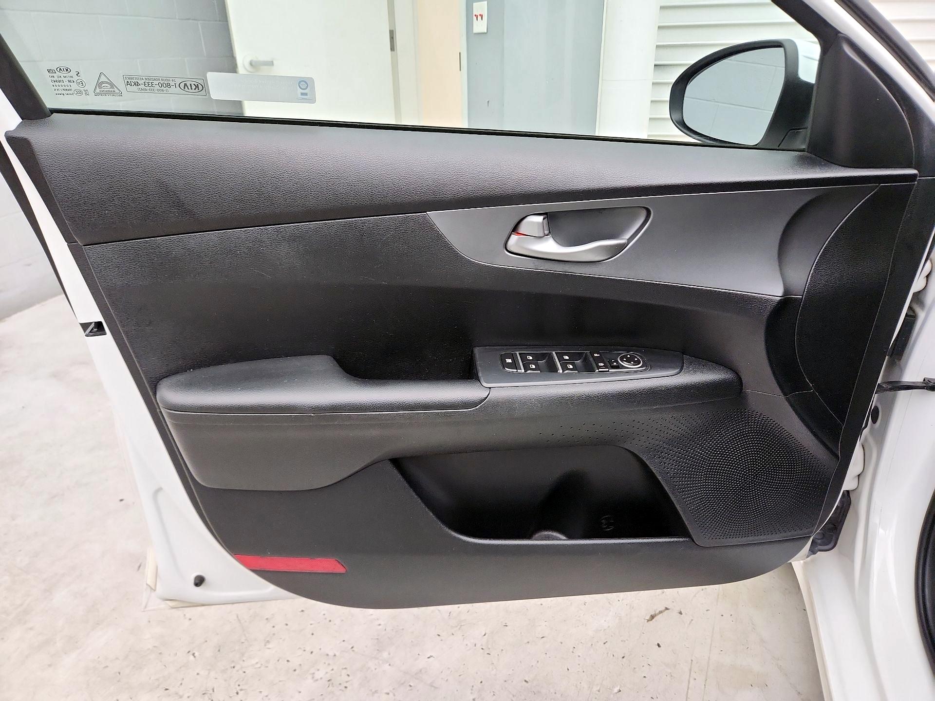 Thumbnail: 2019 Kia Forte - 12