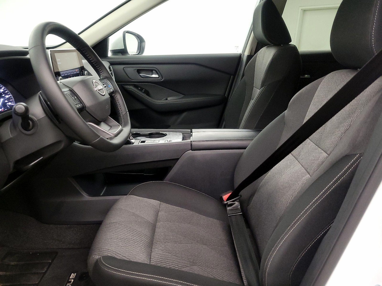 2026 Nissan Rogue SV - Photo 12