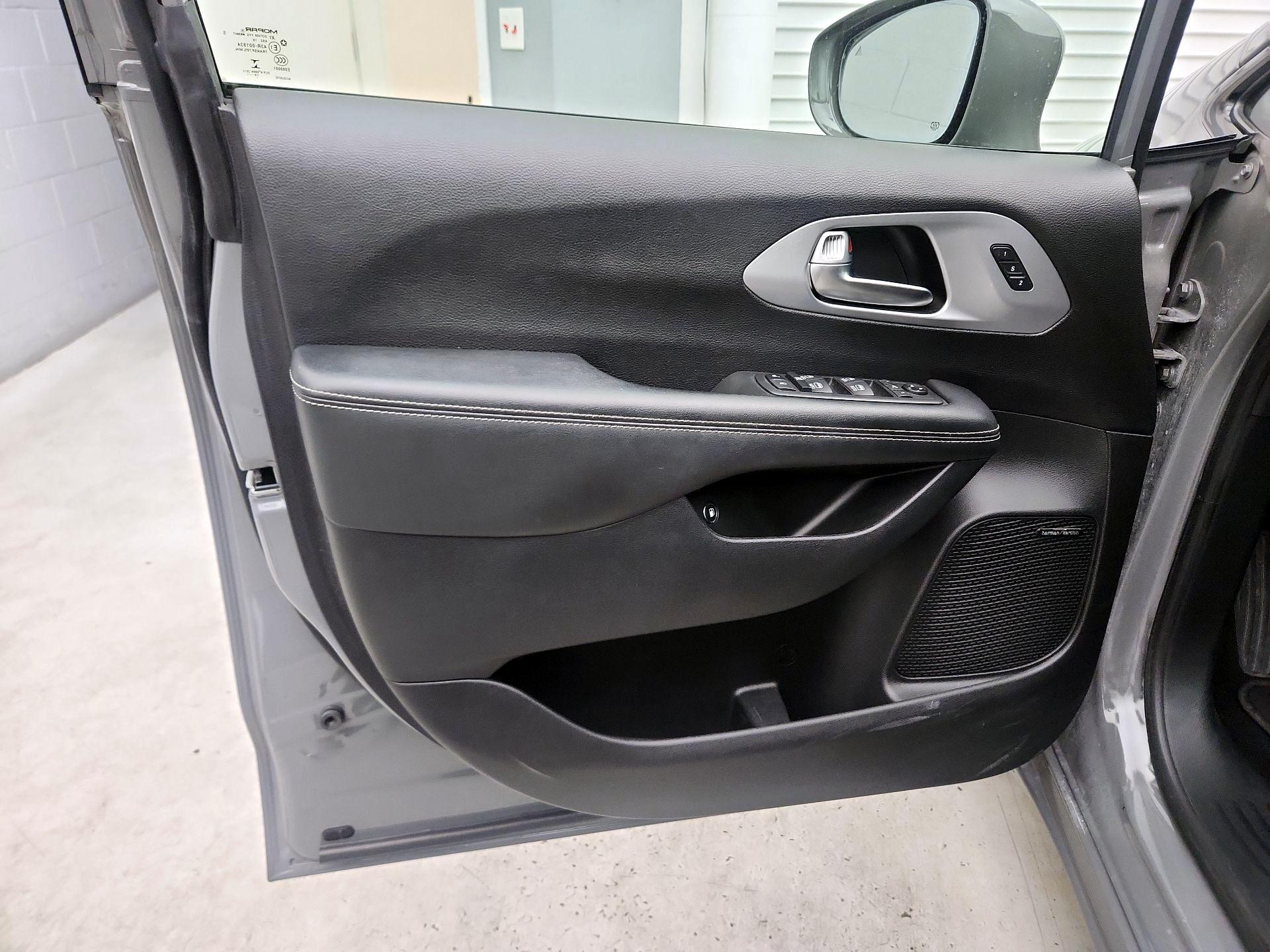 Thumbnail: 2020 Chrysler Pacifica - 12