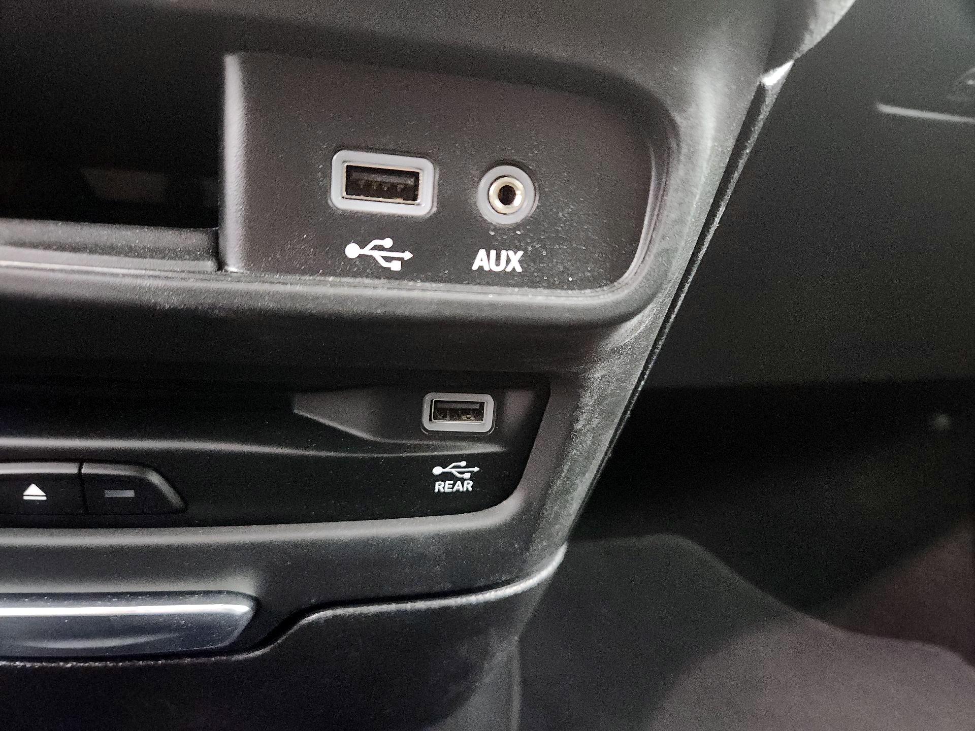 Thumbnail: 2020 Chrysler Pacifica - 19