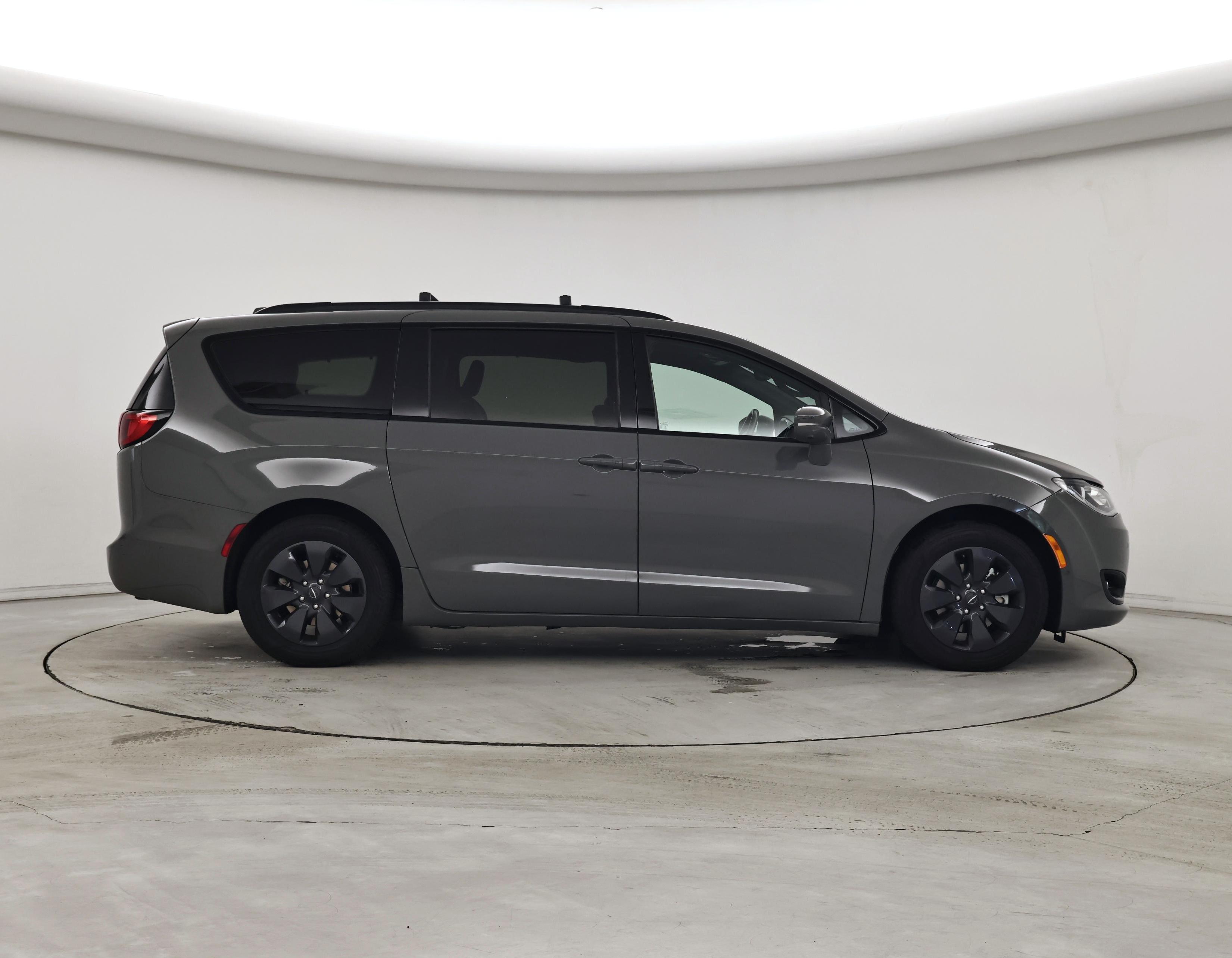 Thumbnail: 2020 Chrysler Pacifica - 7