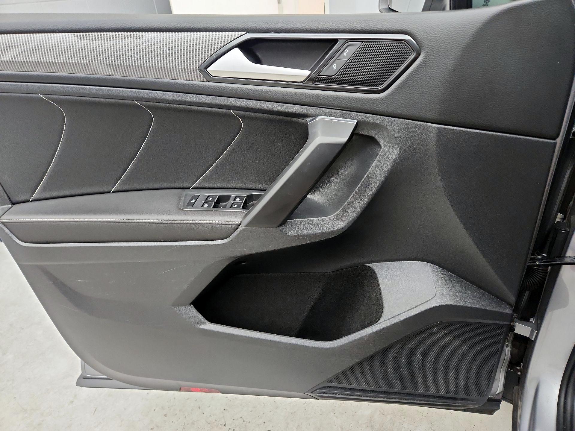 Thumbnail: 2023 Volkswagen Tiguan - 12
