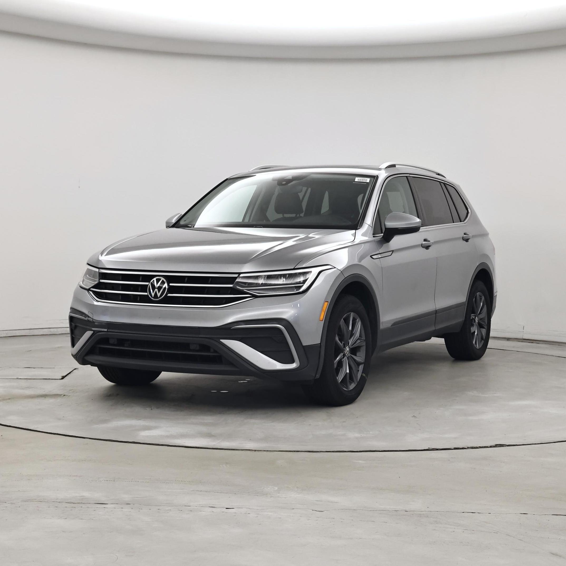 Thumbnail: 2023 Volkswagen Tiguan - 4